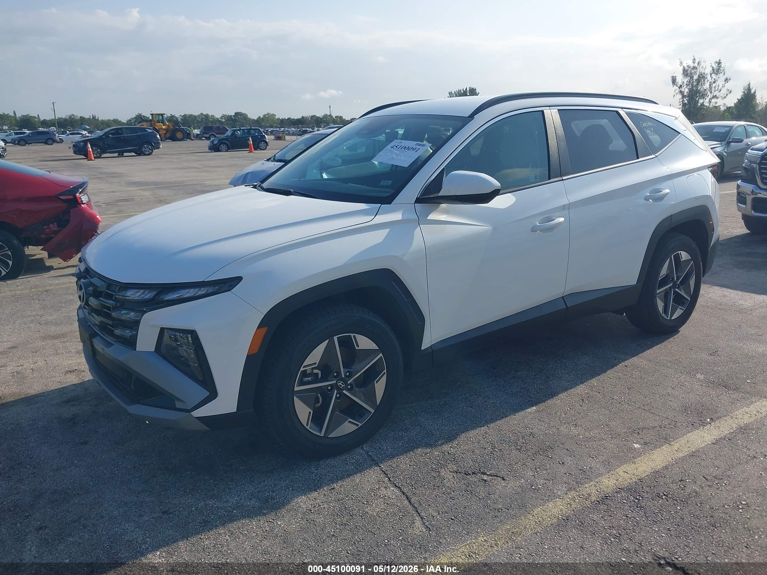 HYUNDAI TUCSON image 2