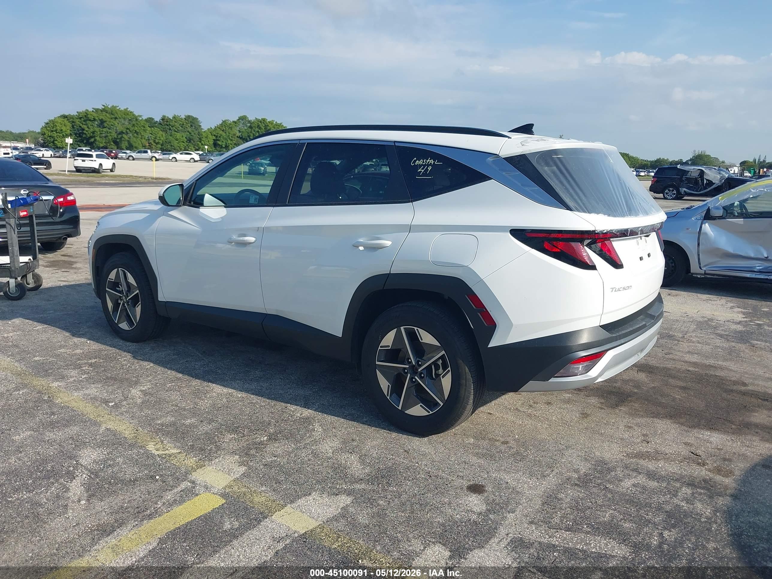 HYUNDAI TUCSON image 3