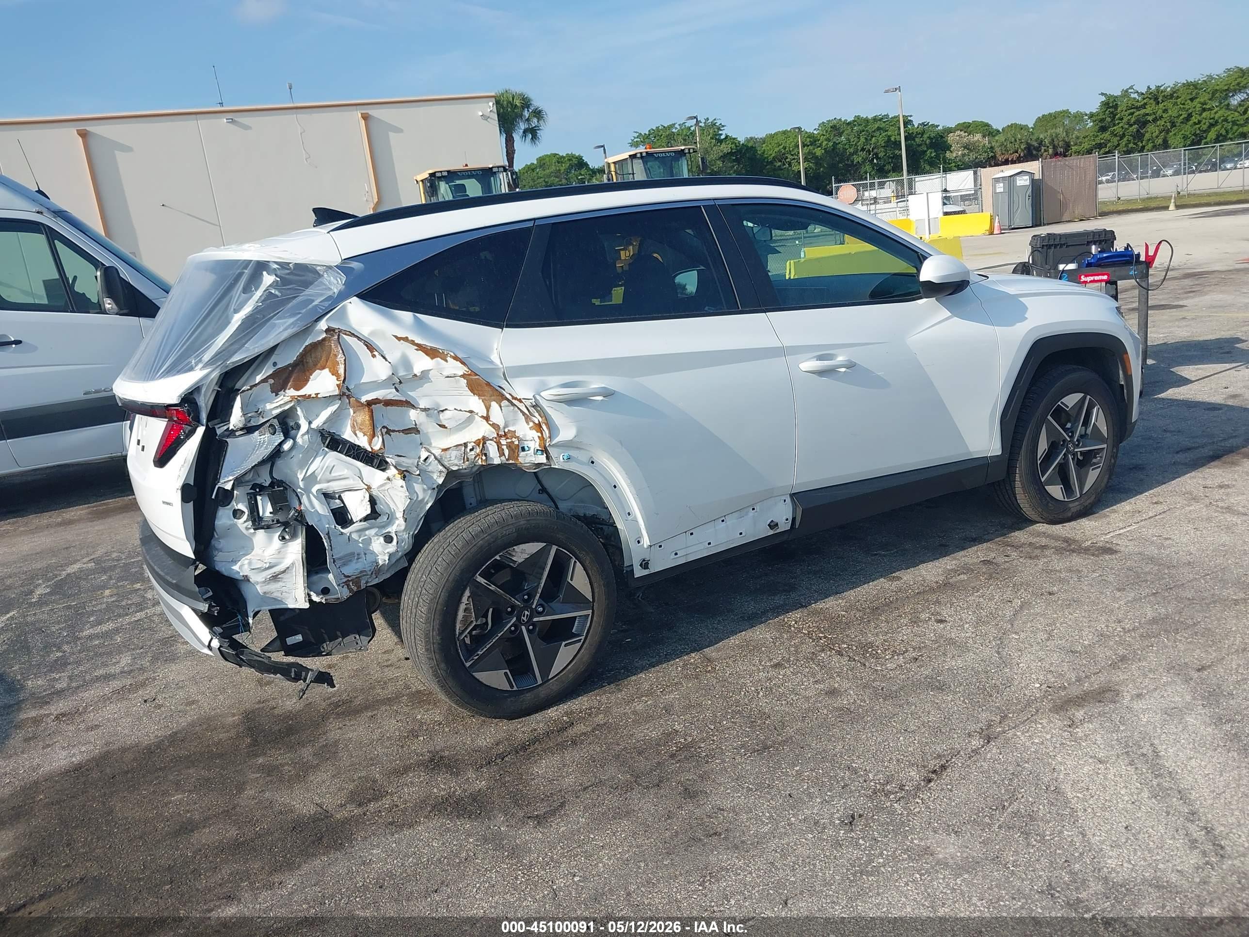 HYUNDAI TUCSON image 4