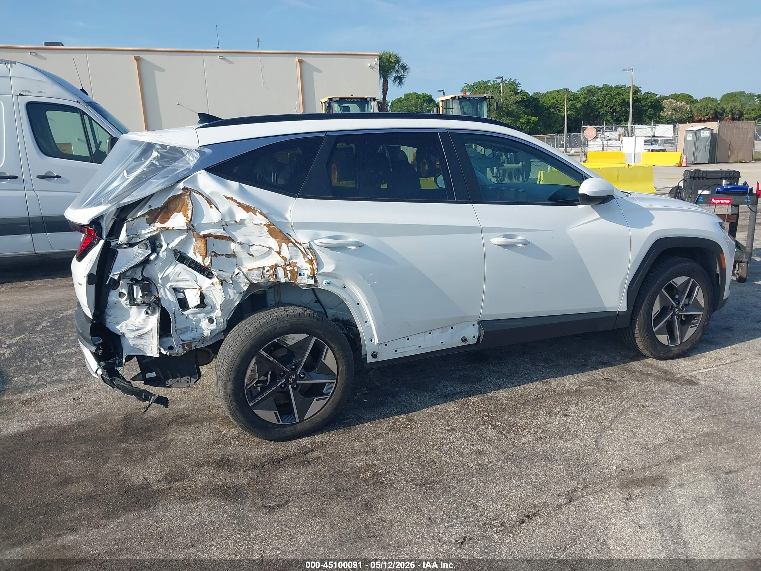 HYUNDAI TUCSON image 6