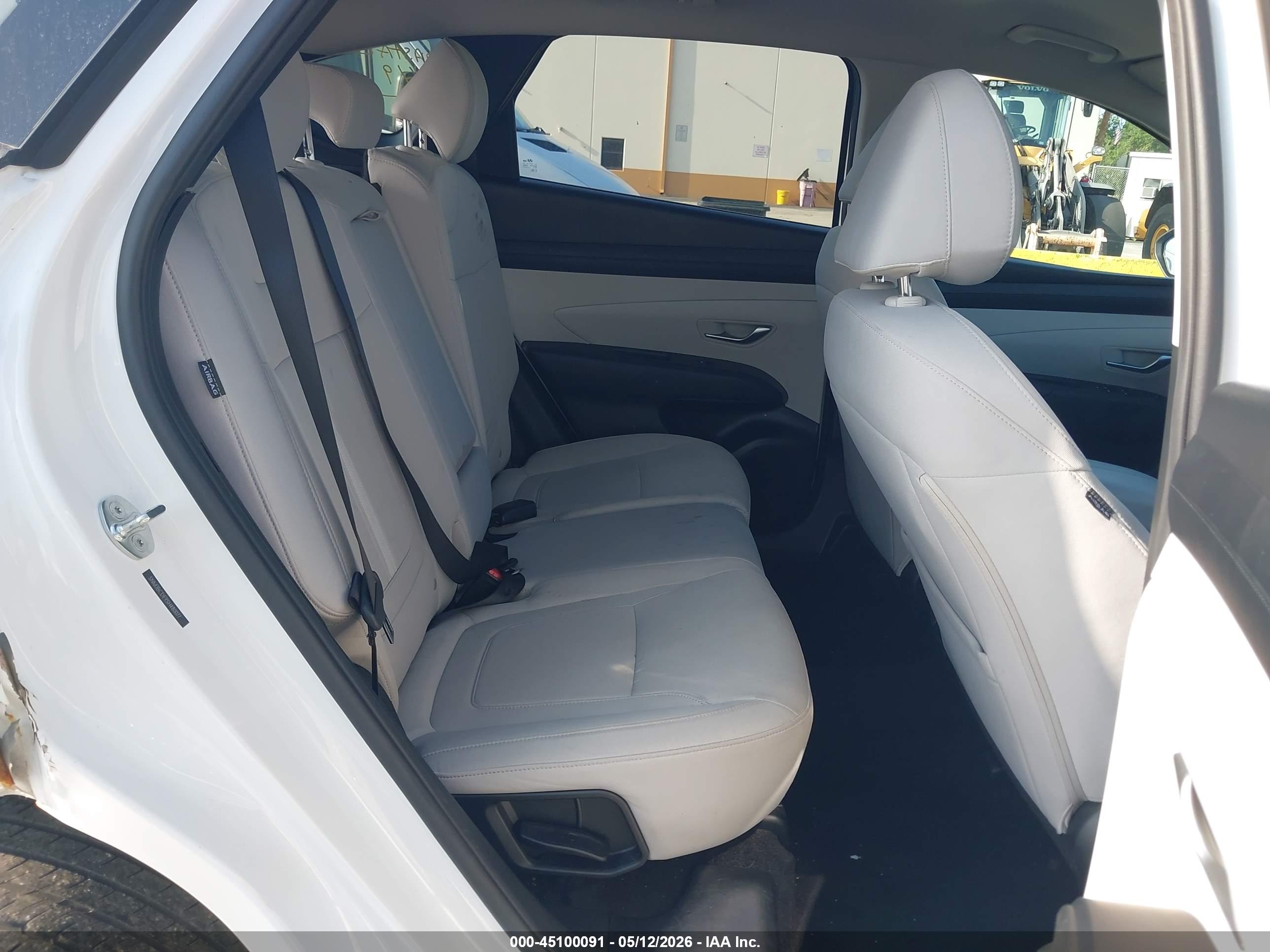 HYUNDAI TUCSON image 8