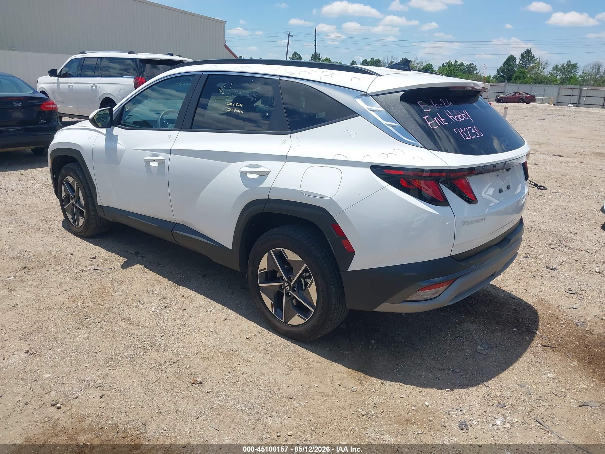 HYUNDAI TUCSON image 3