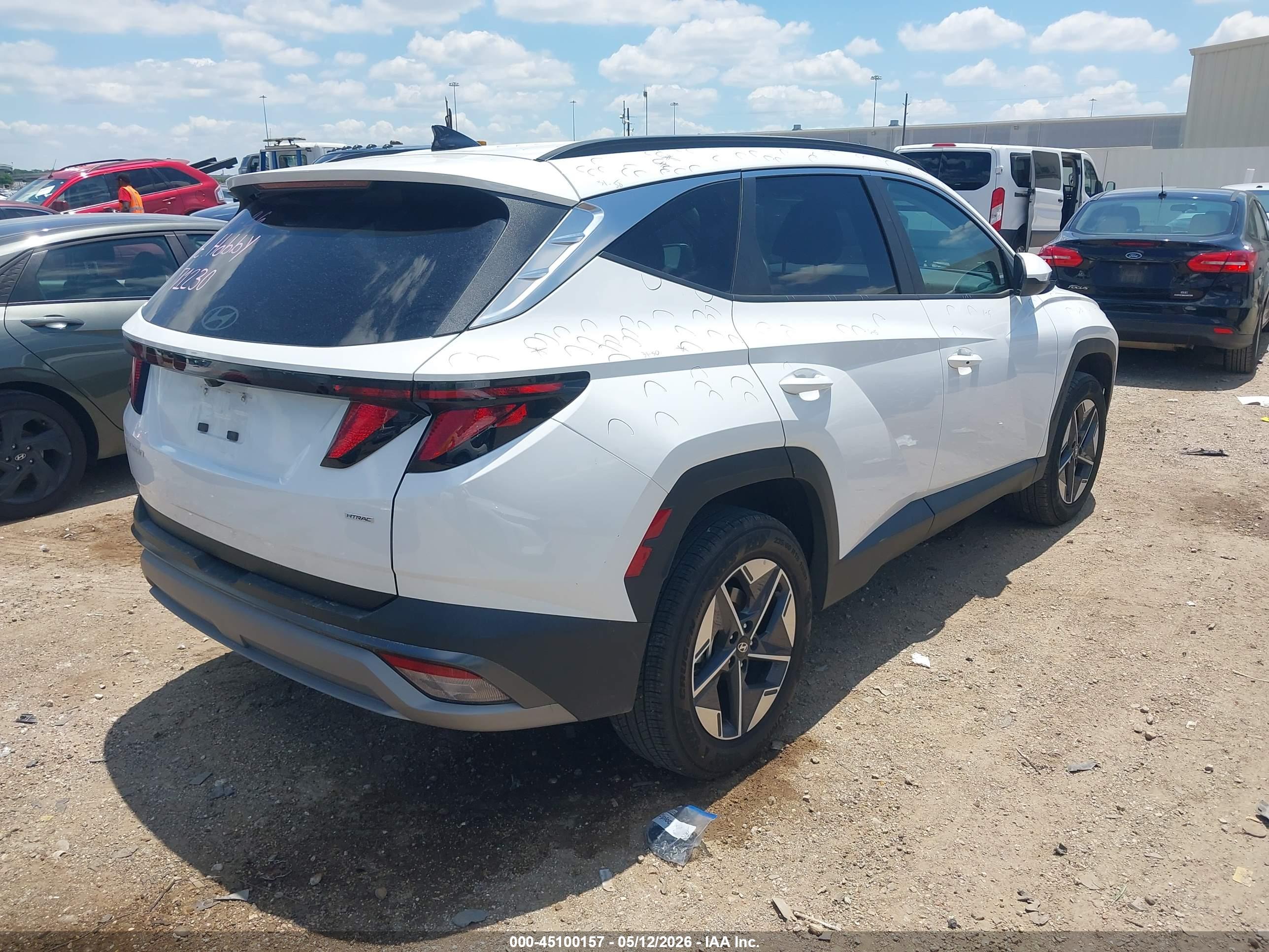 HYUNDAI TUCSON image 4