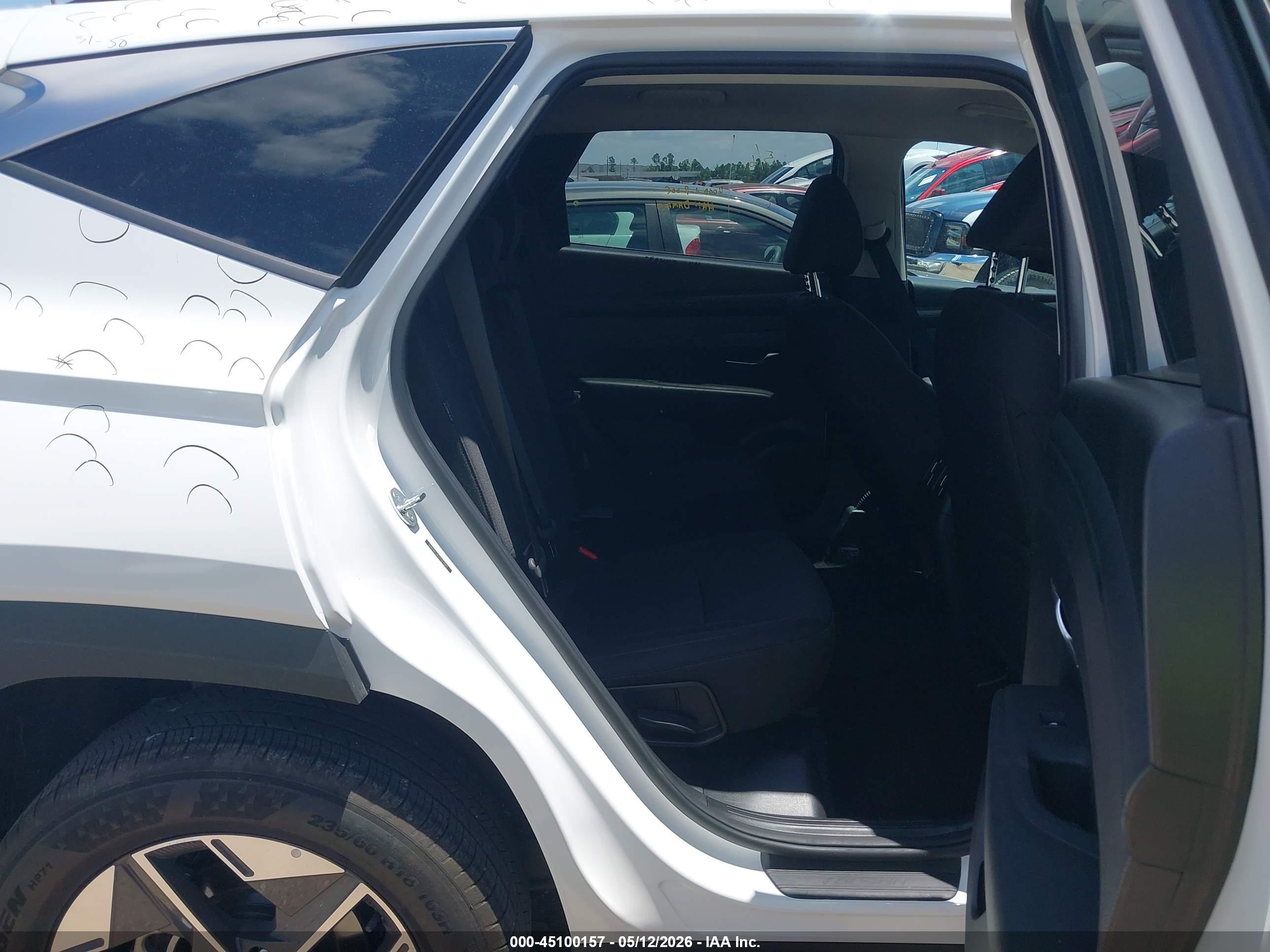 HYUNDAI TUCSON image 8