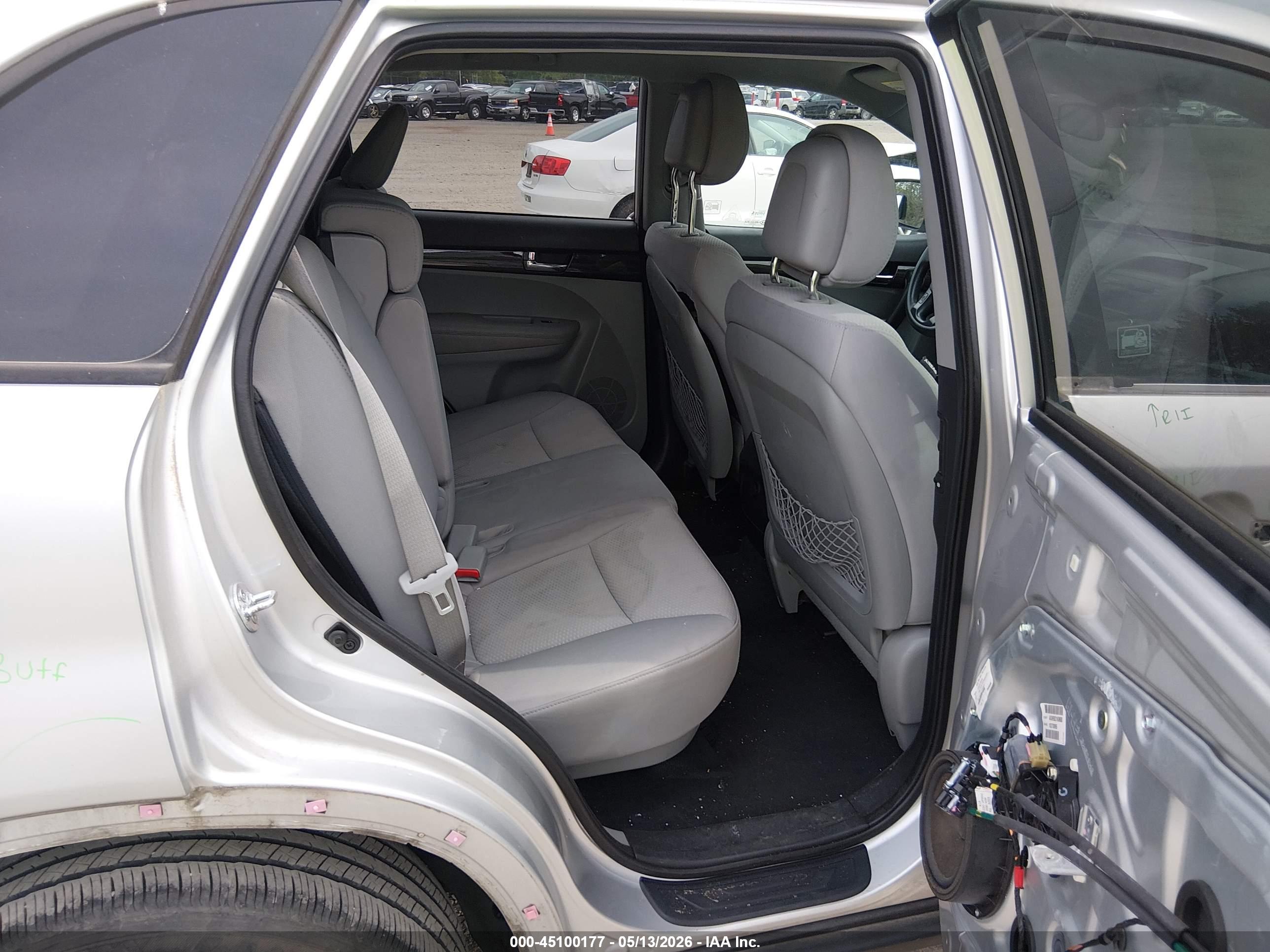 KIA SORENTO image 8