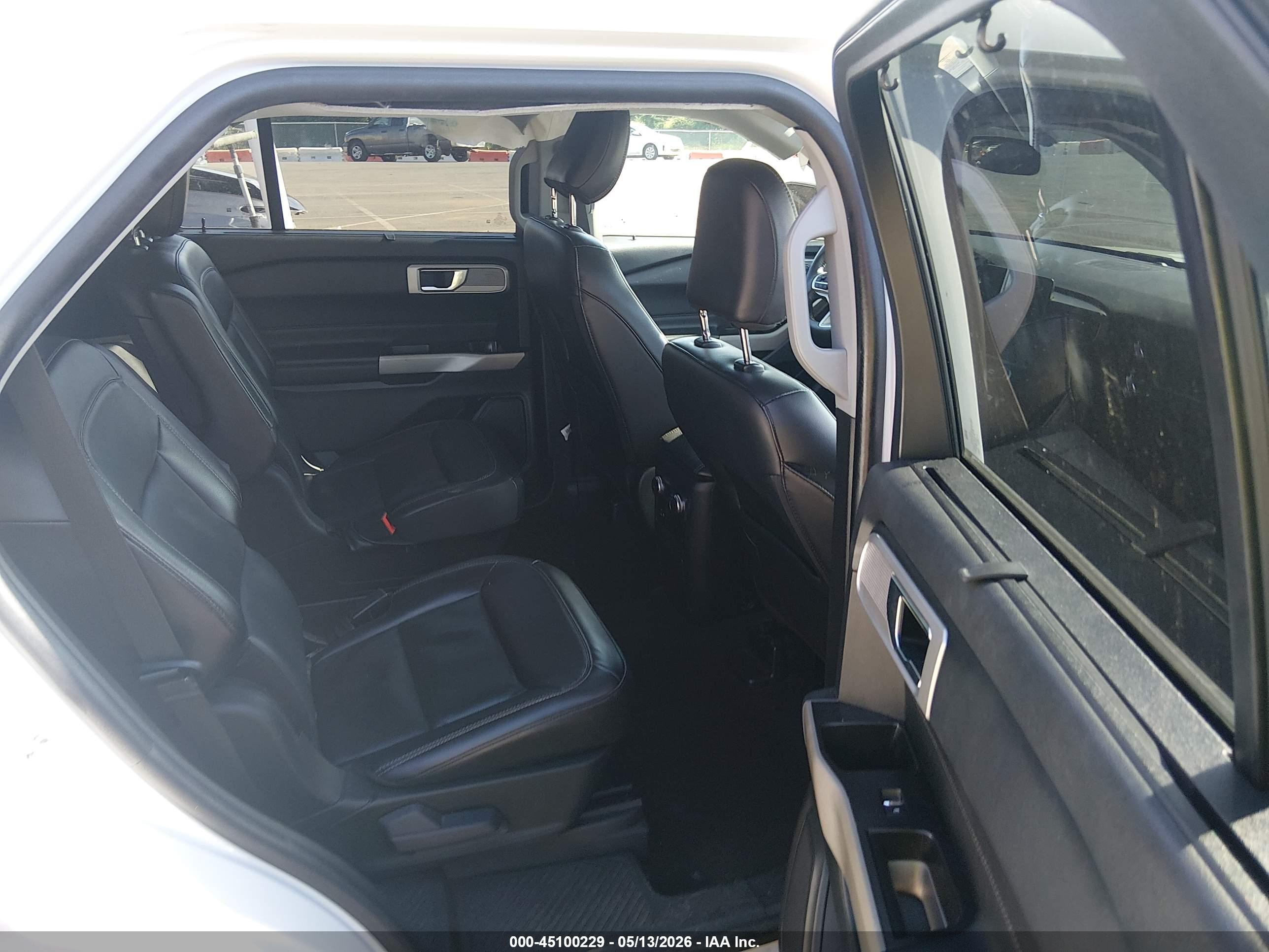 FORD EXPLORER image 8