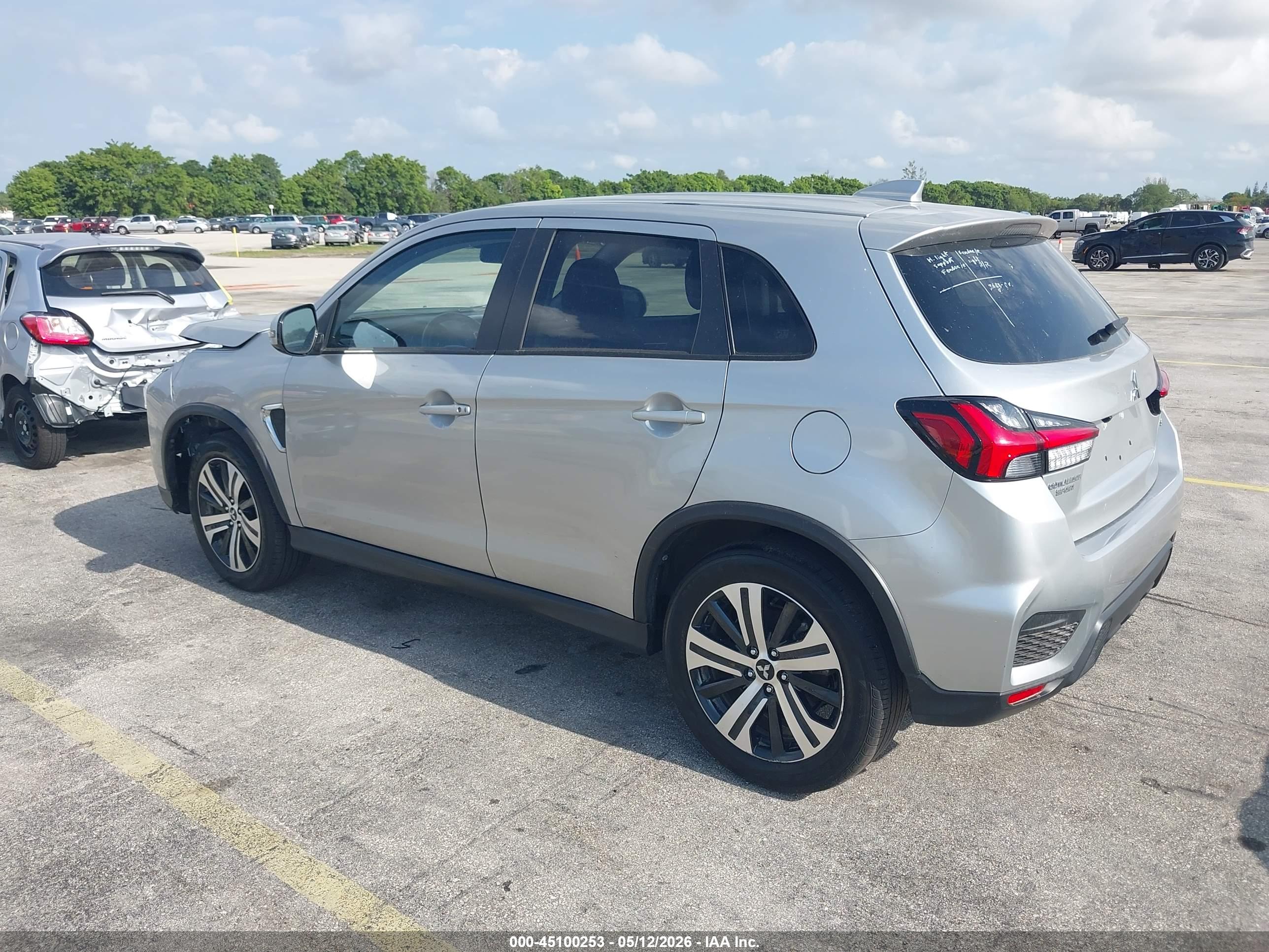 MITSUBISHI OUTLANDER image 3