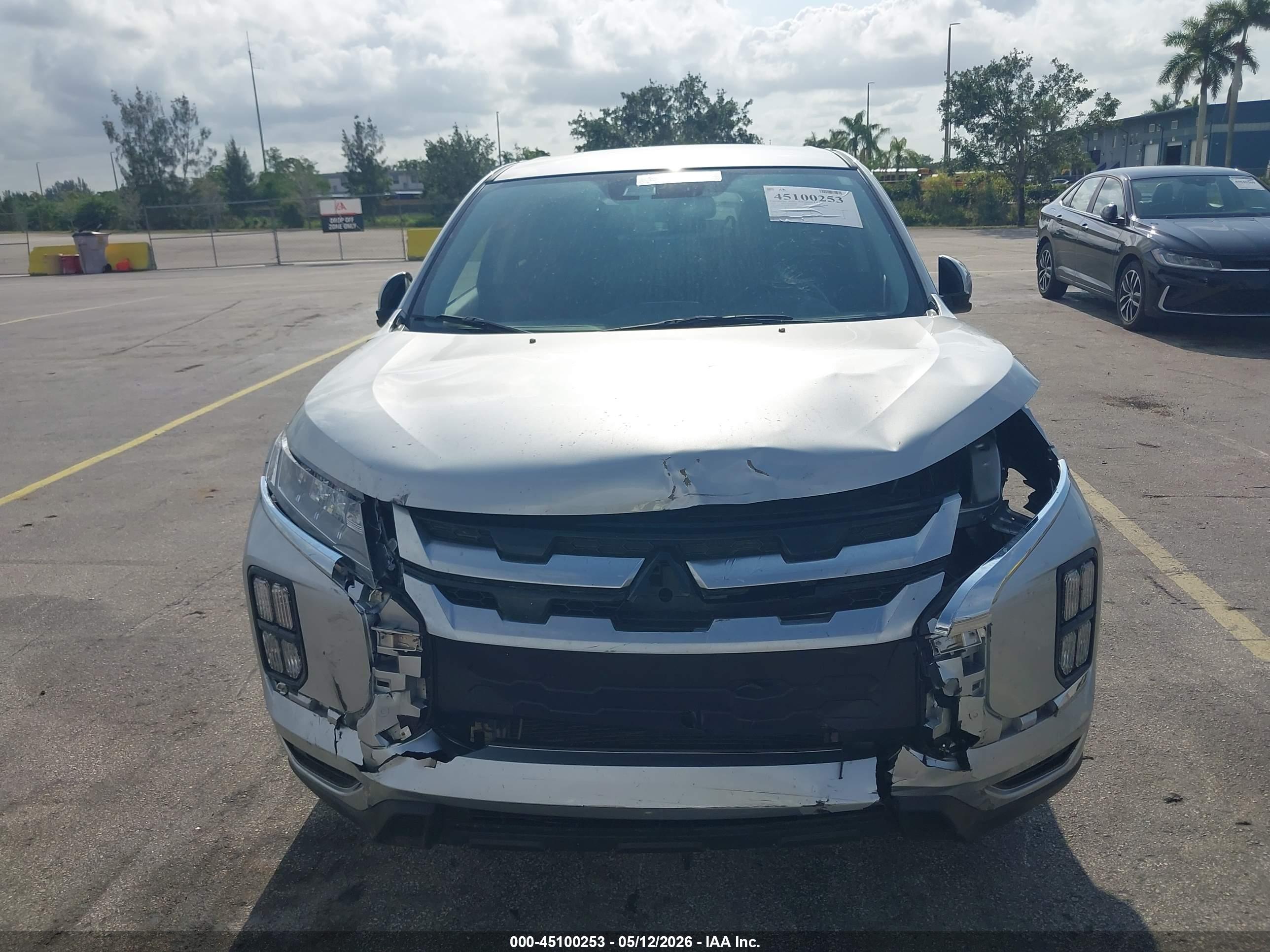 MITSUBISHI OUTLANDER image 6