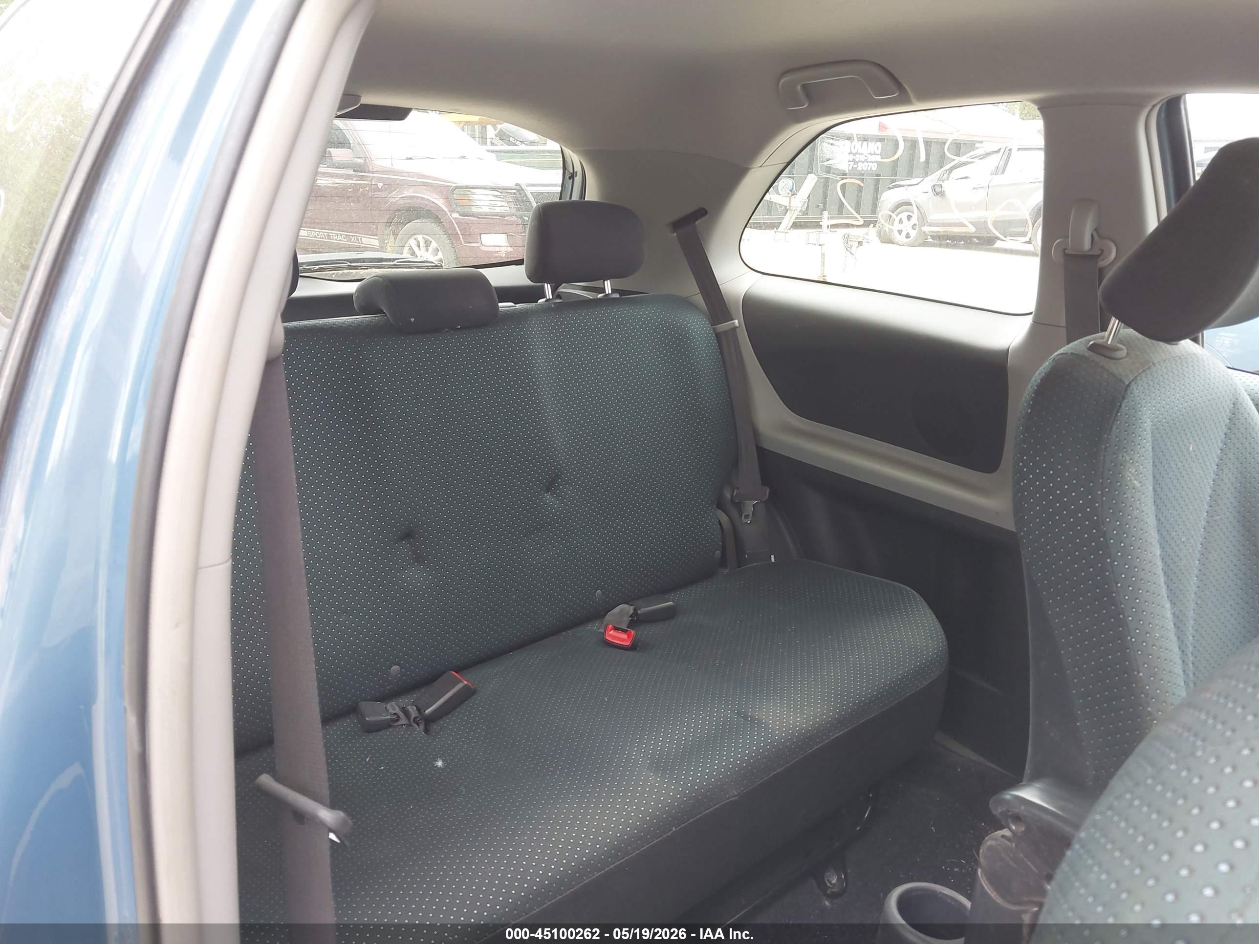 TOYOTA YARIS image 8