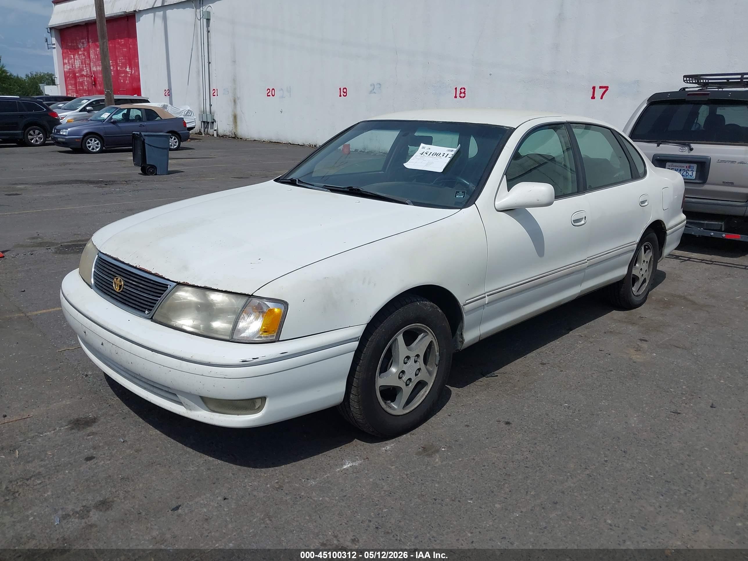 TOYOTA AVALON image 2