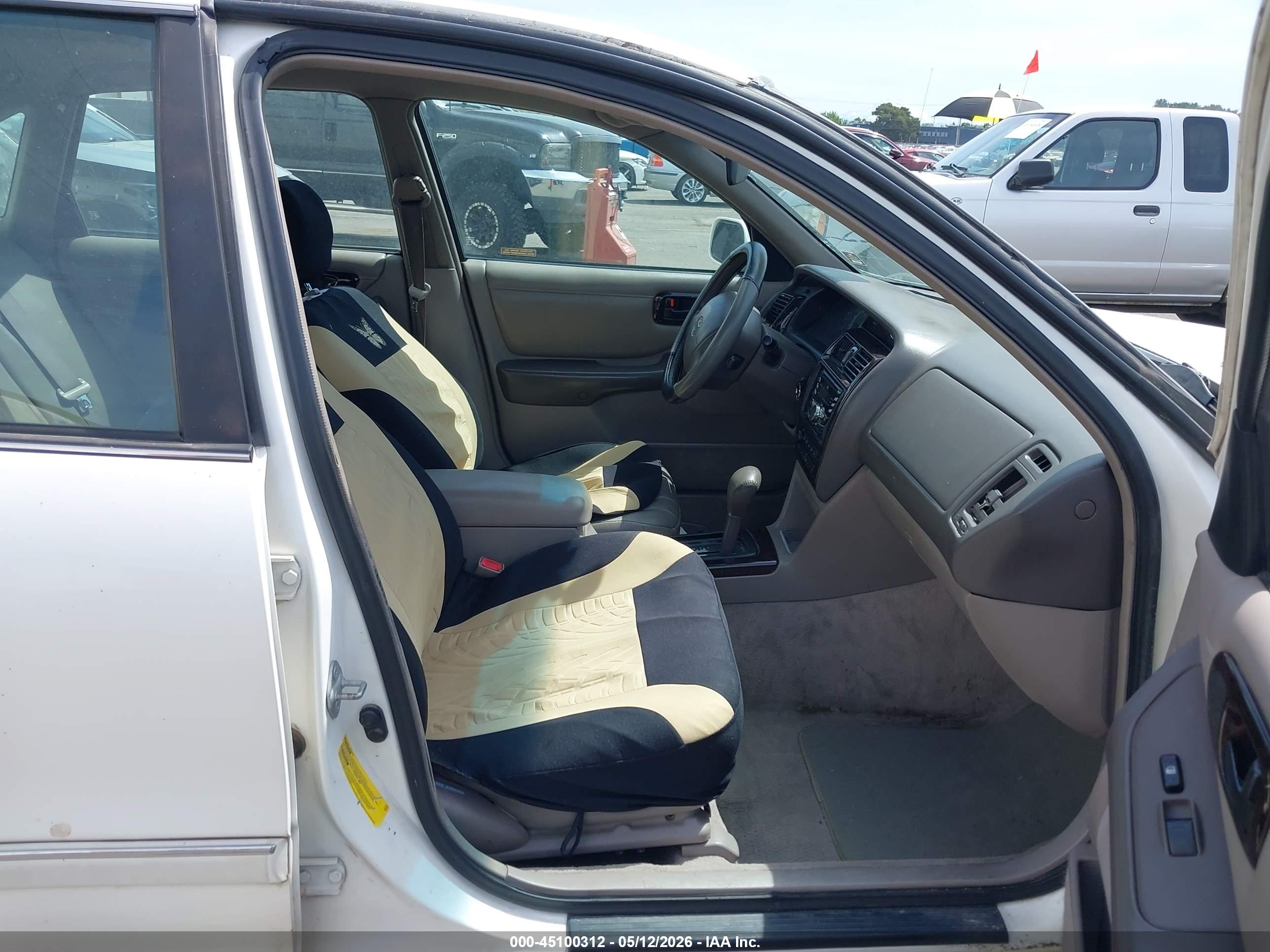 TOYOTA AVALON image 5