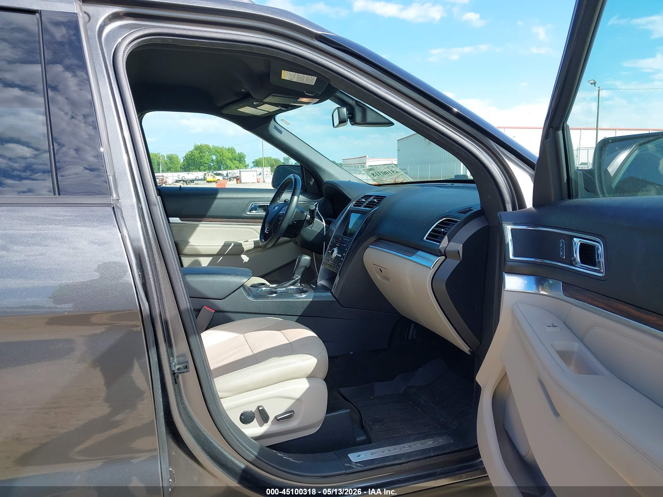 FORD EXPLORER image 5