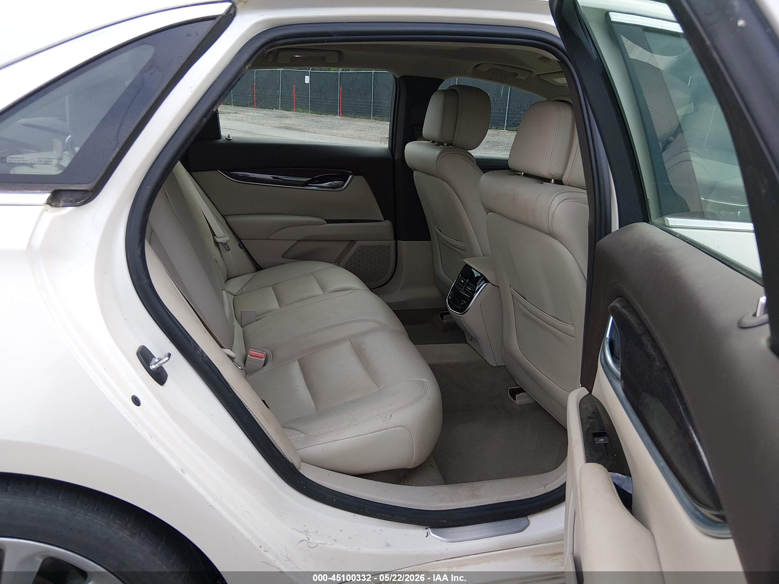 CADILLAC XTS image 8