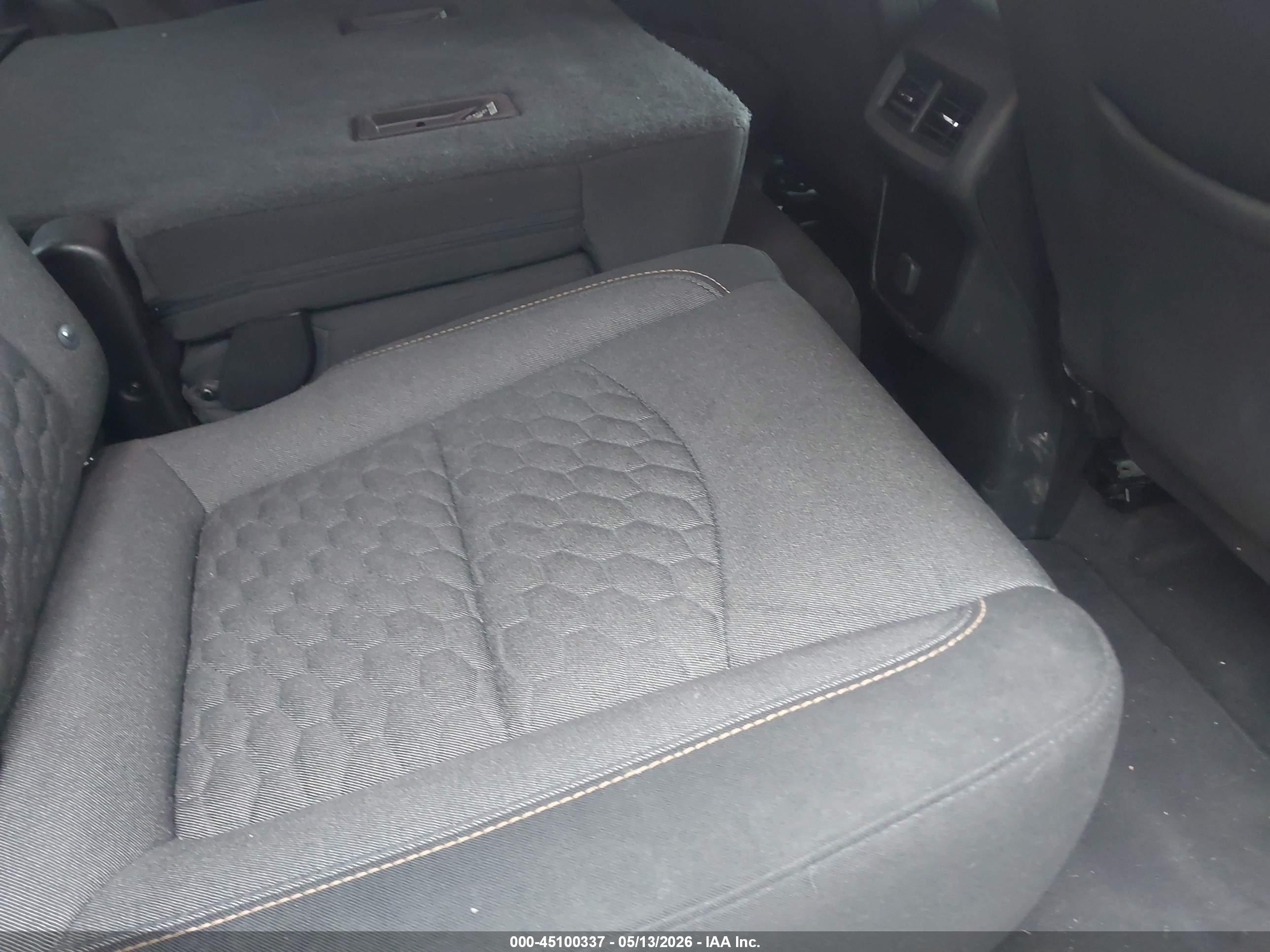 CHEVROLET EQUINOX image 8