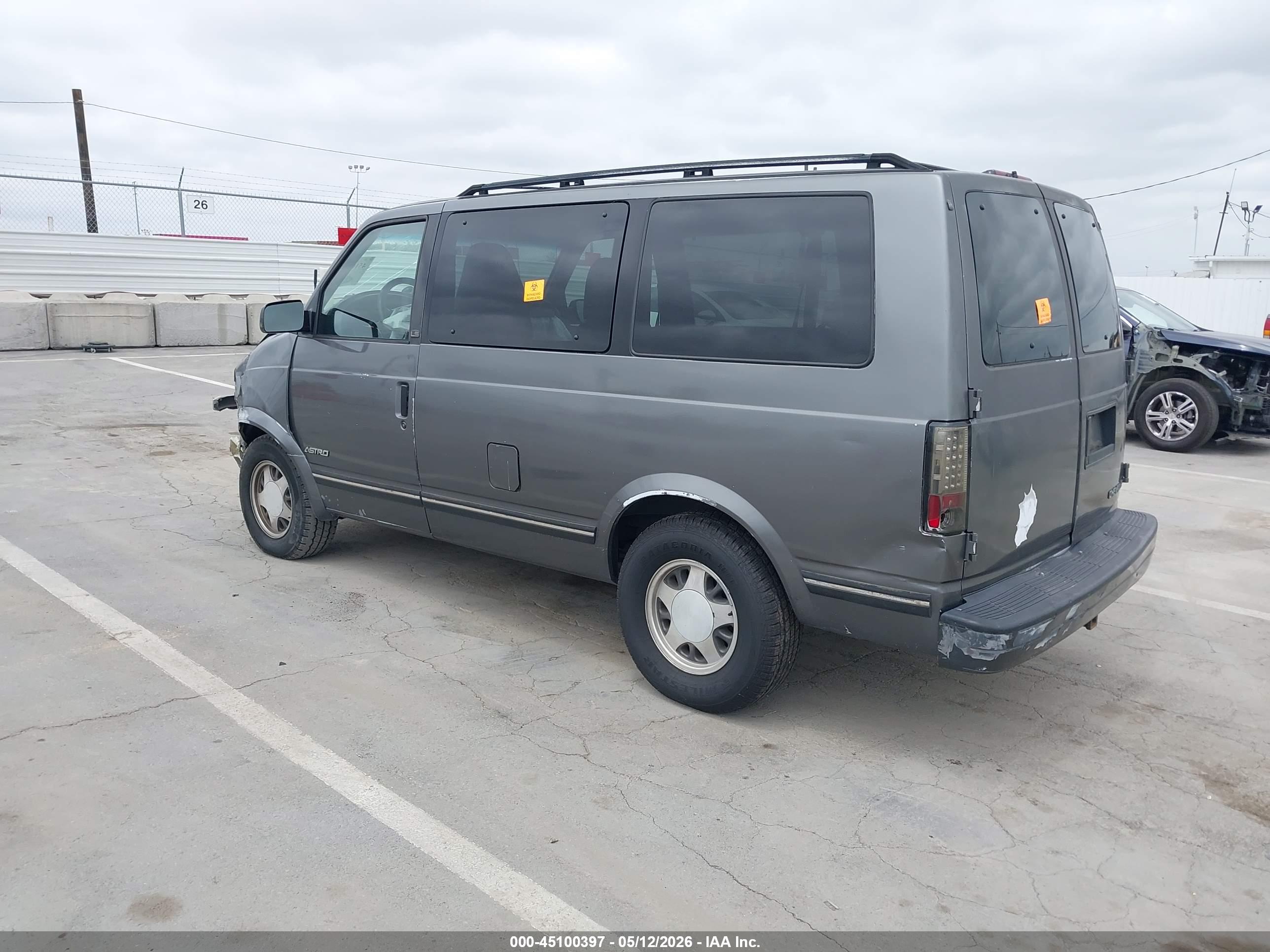 CHEVROLET ASTRO image 3