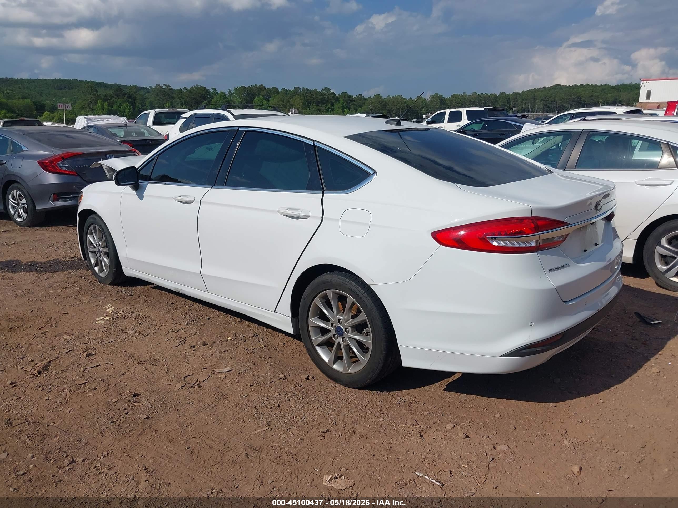 FORD FUSION image 3