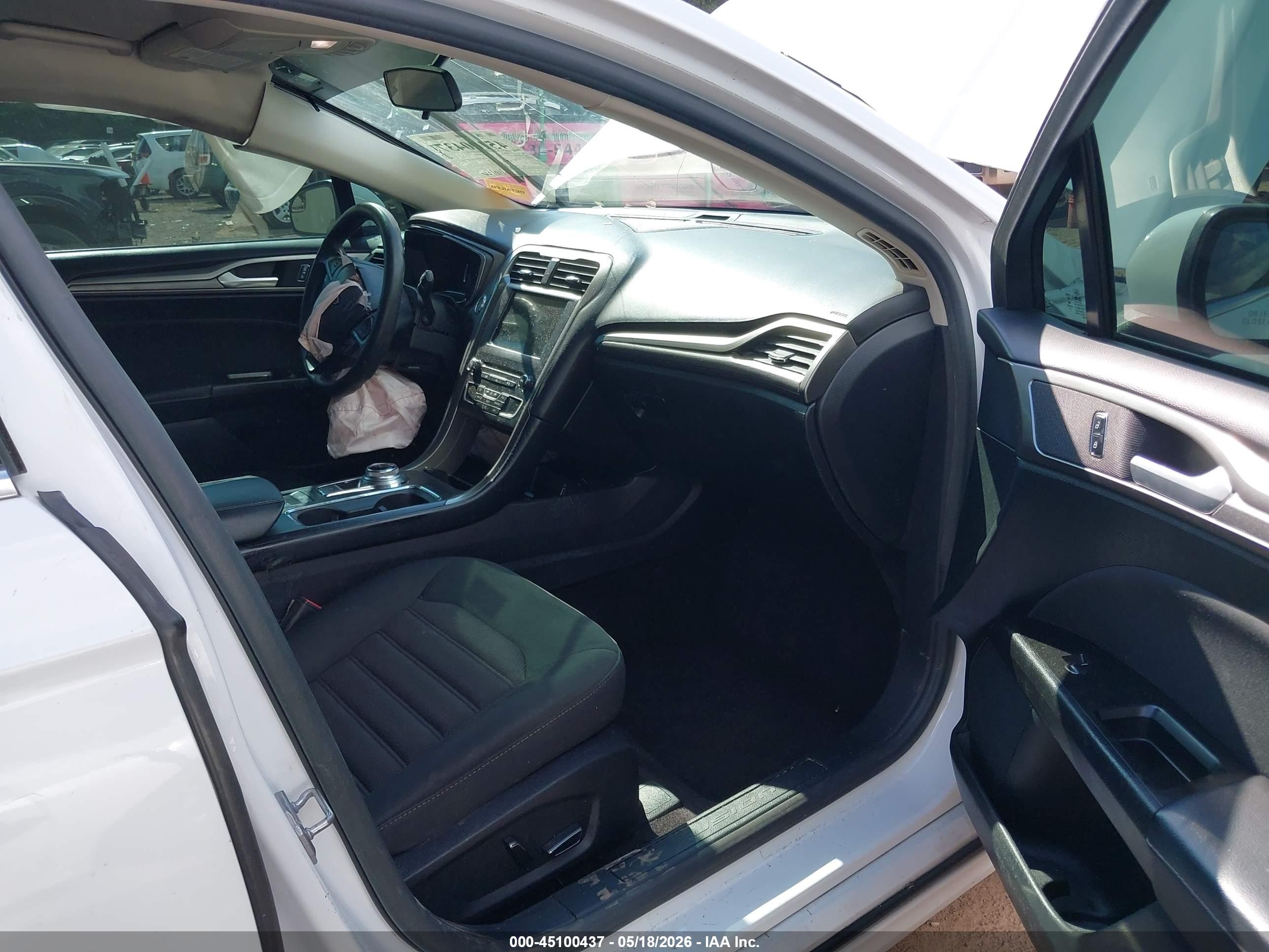 FORD FUSION image 5