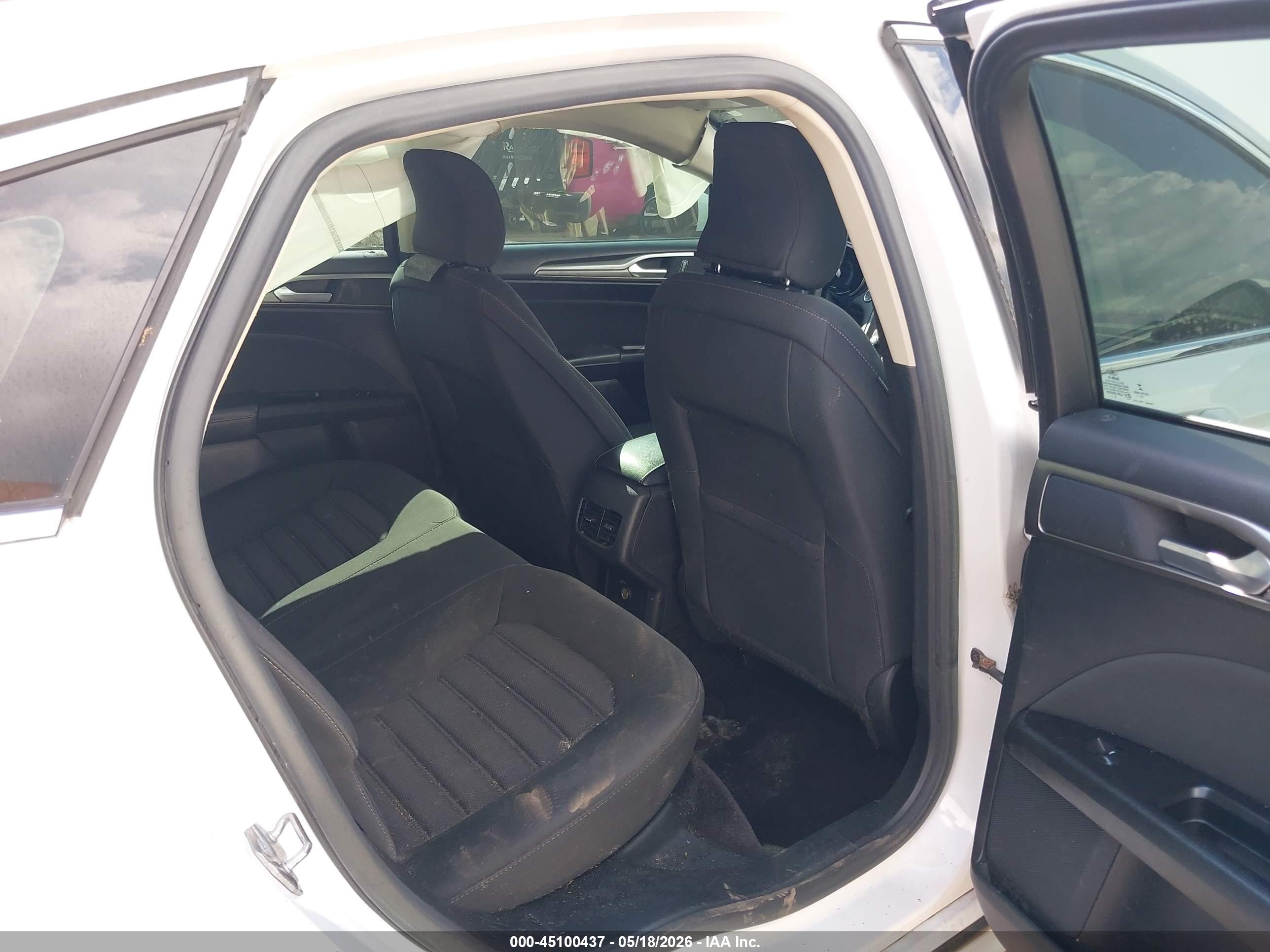 FORD FUSION image 8