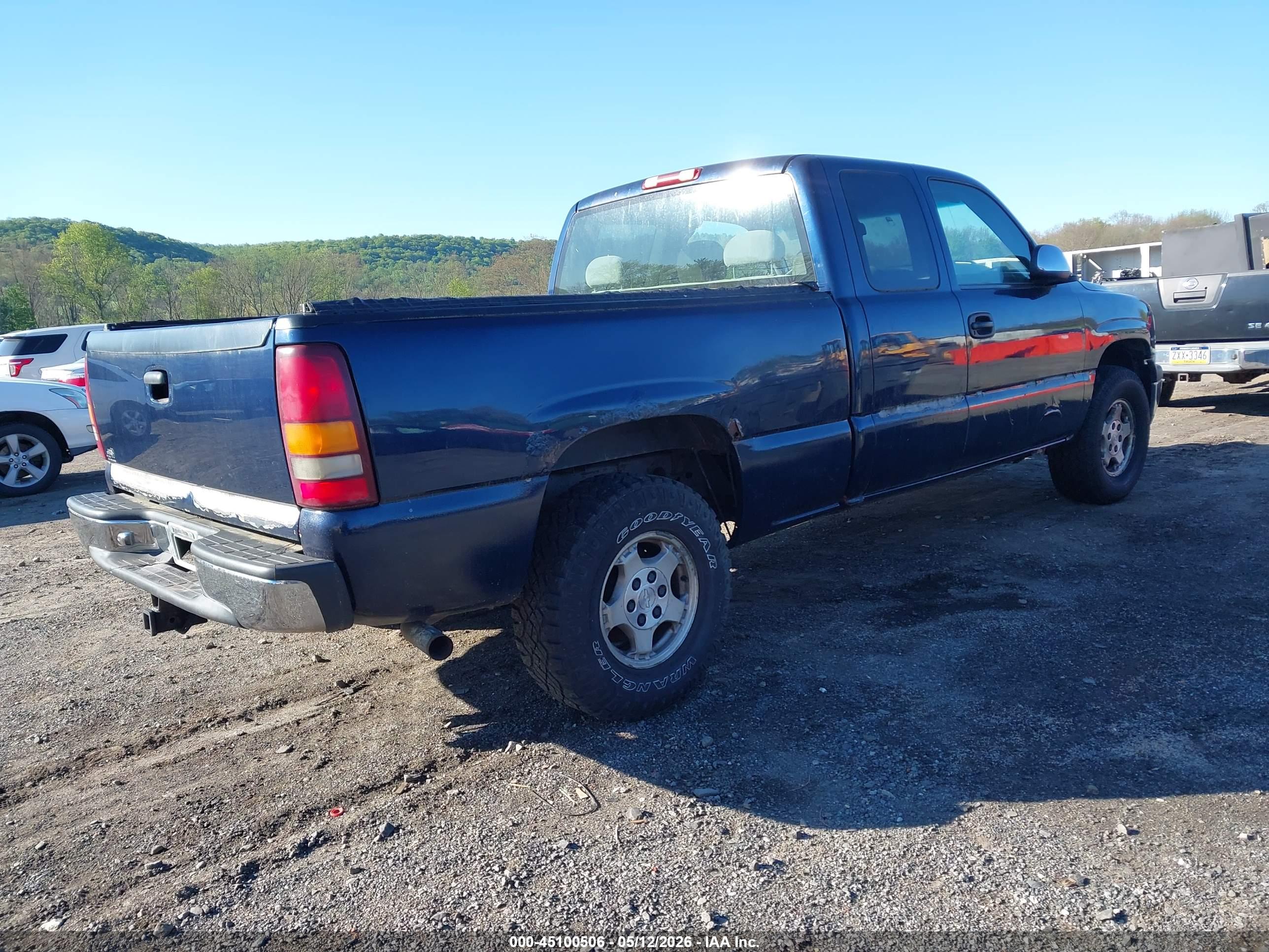 CHEVROLET SILVERADO image 4