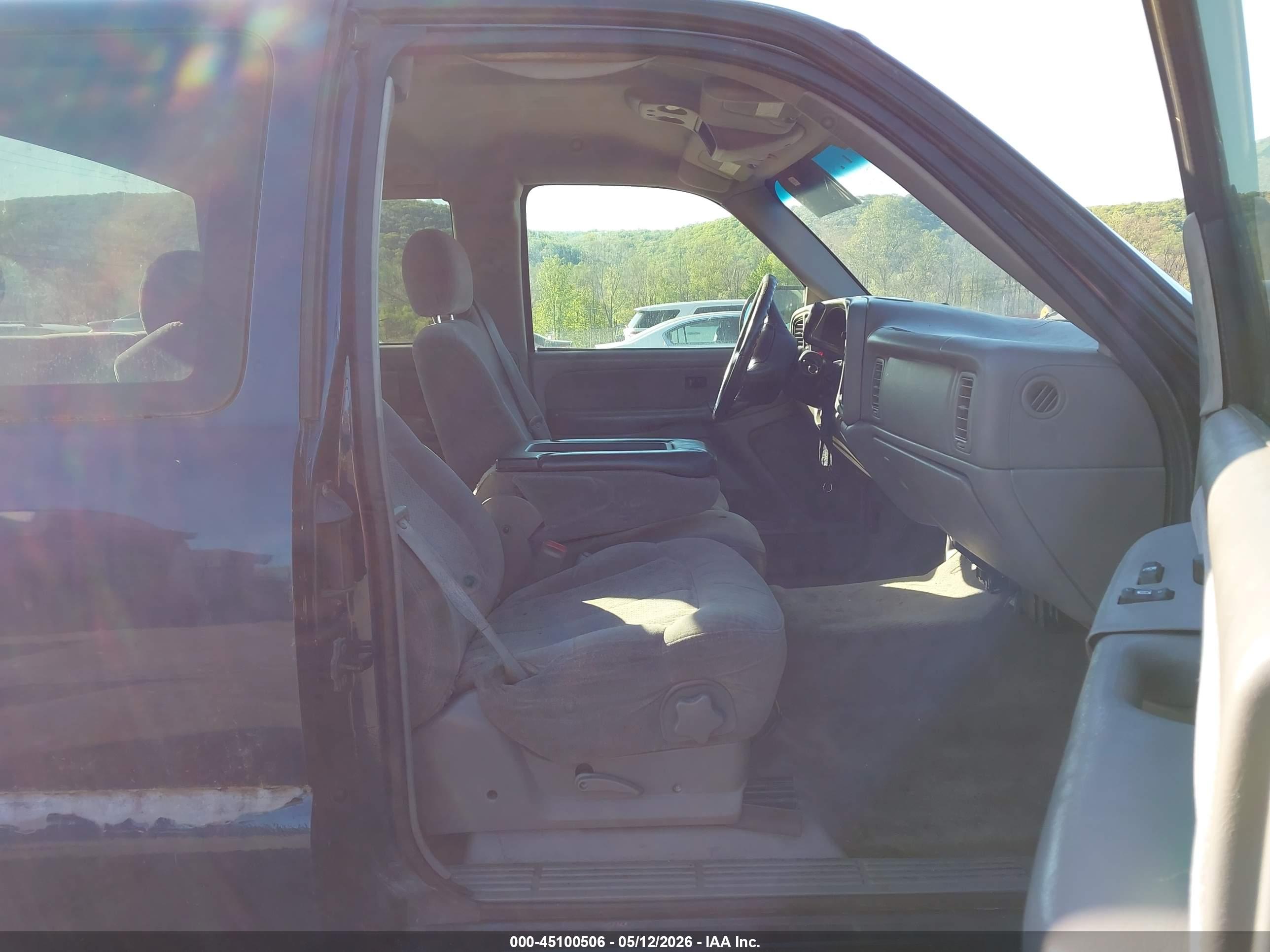 CHEVROLET SILVERADO image 5
