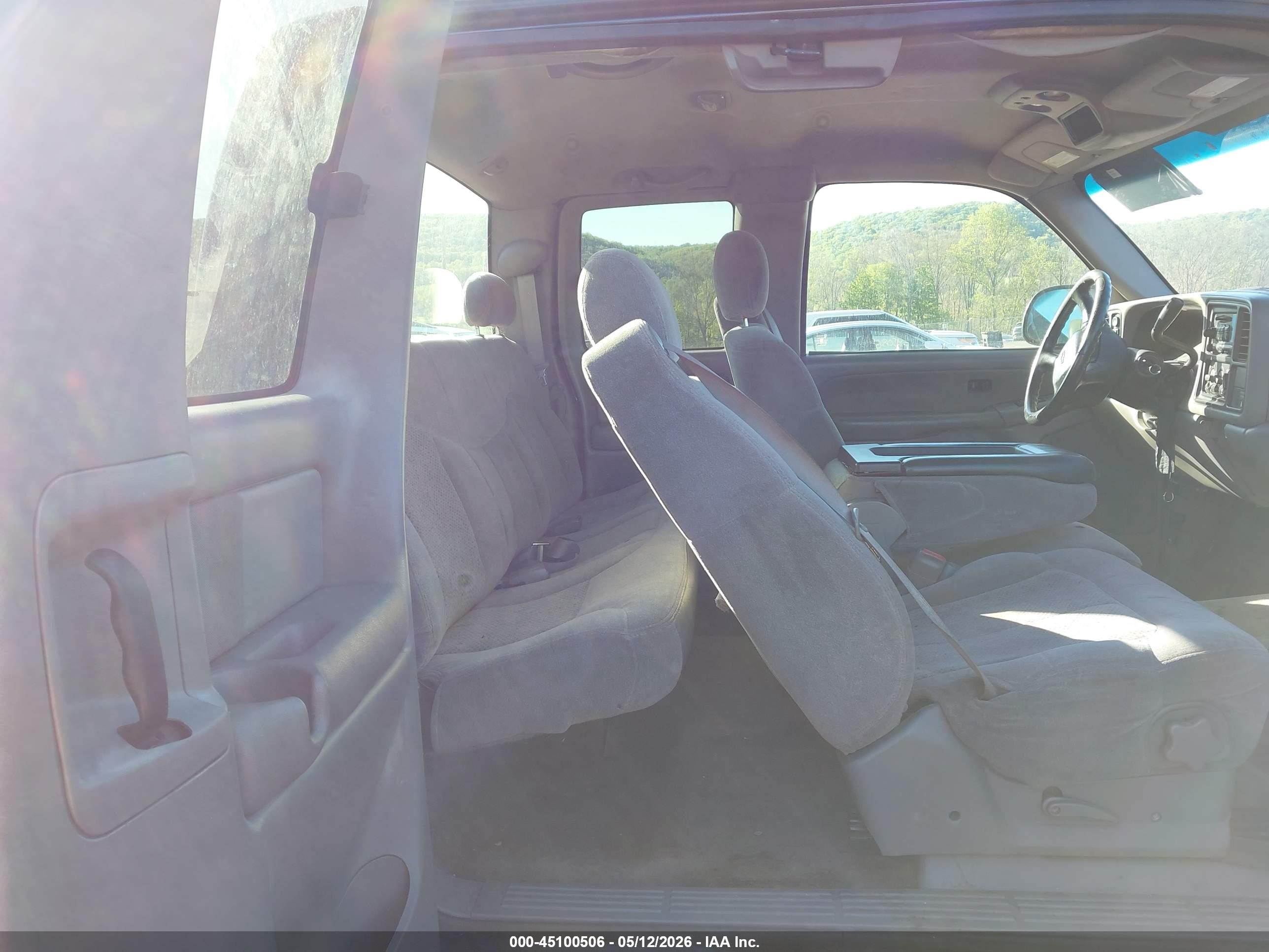 CHEVROLET SILVERADO image 8