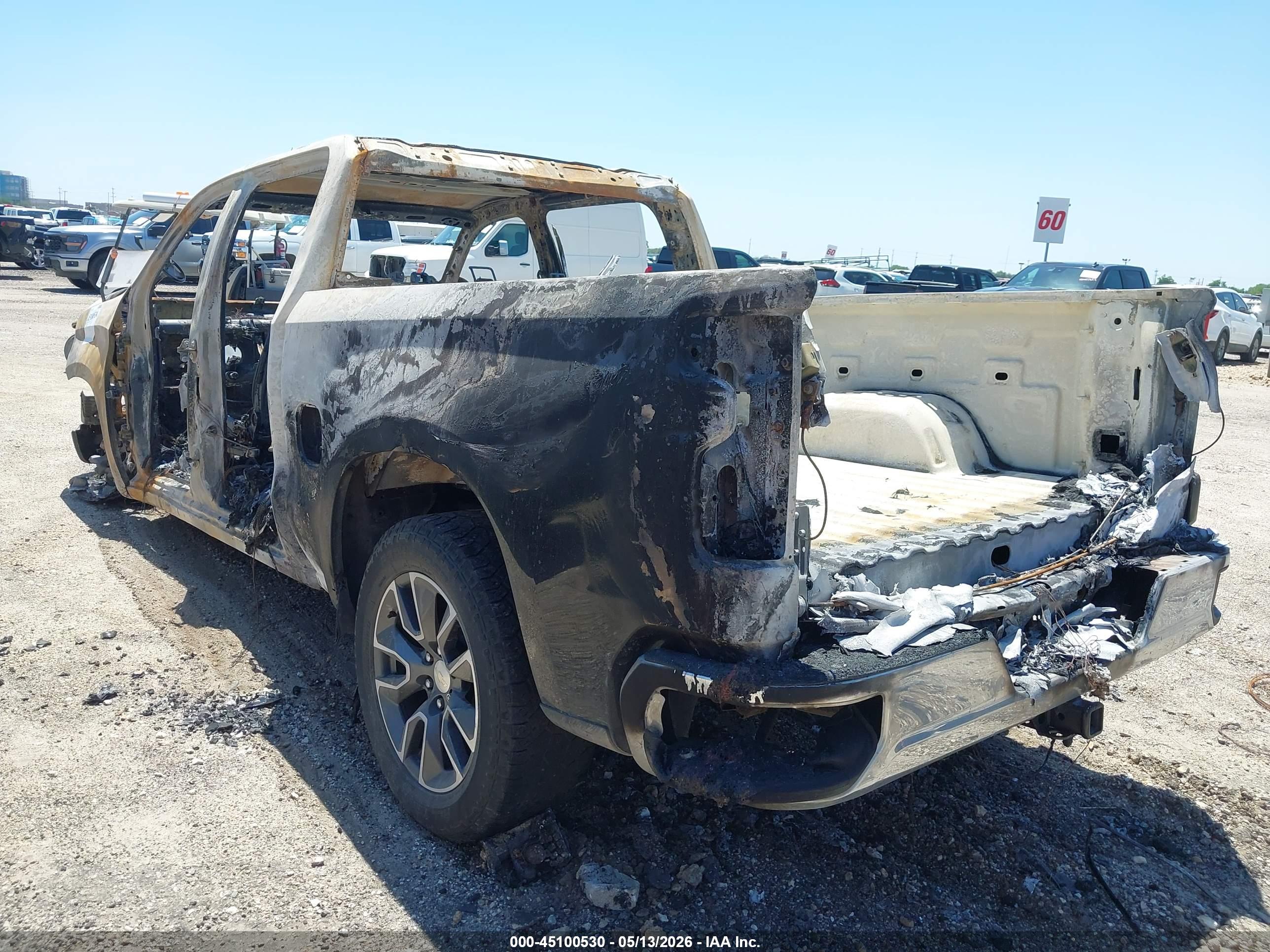CHEVROLET SILVERADO image 3