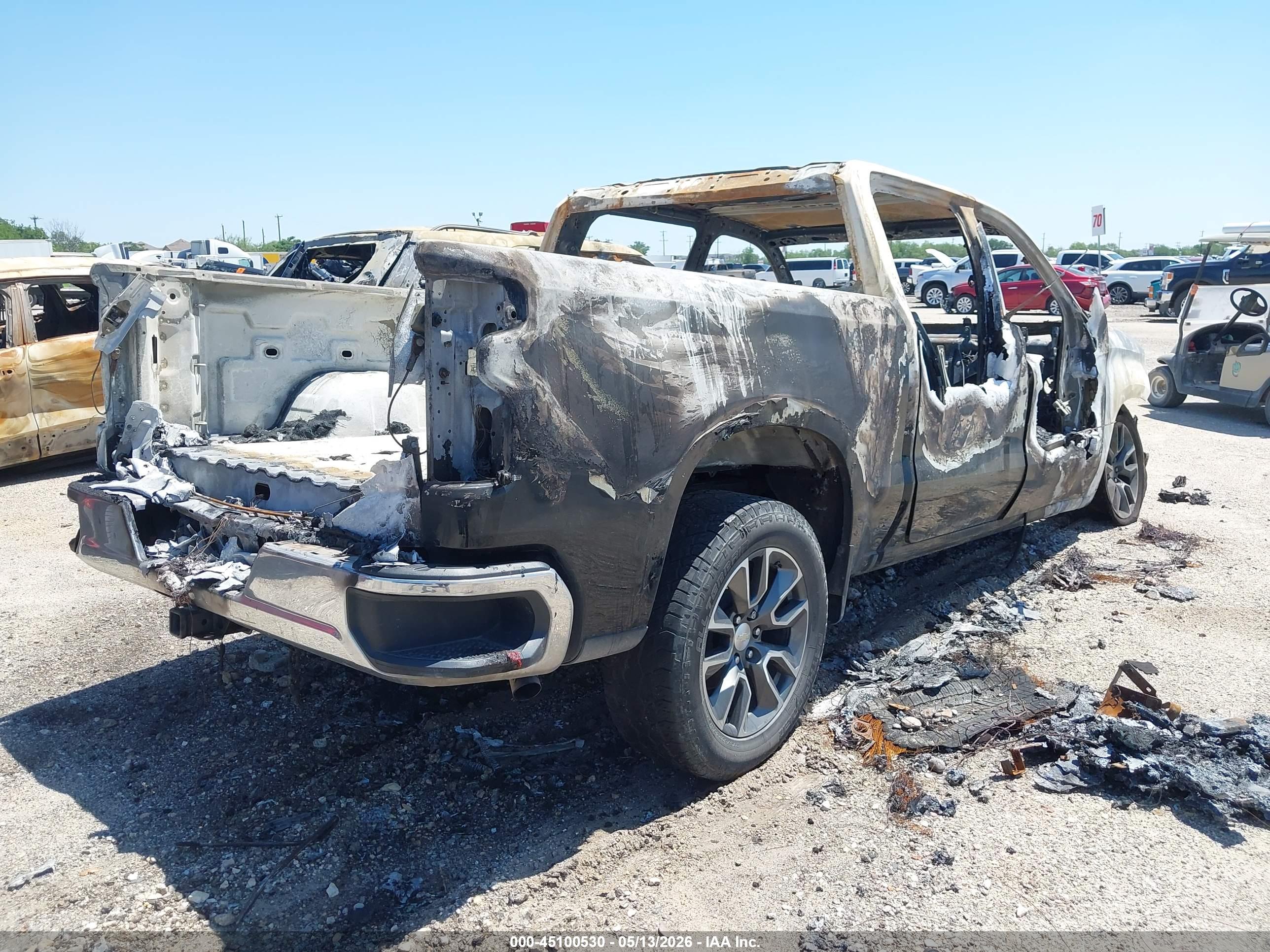 CHEVROLET SILVERADO image 4