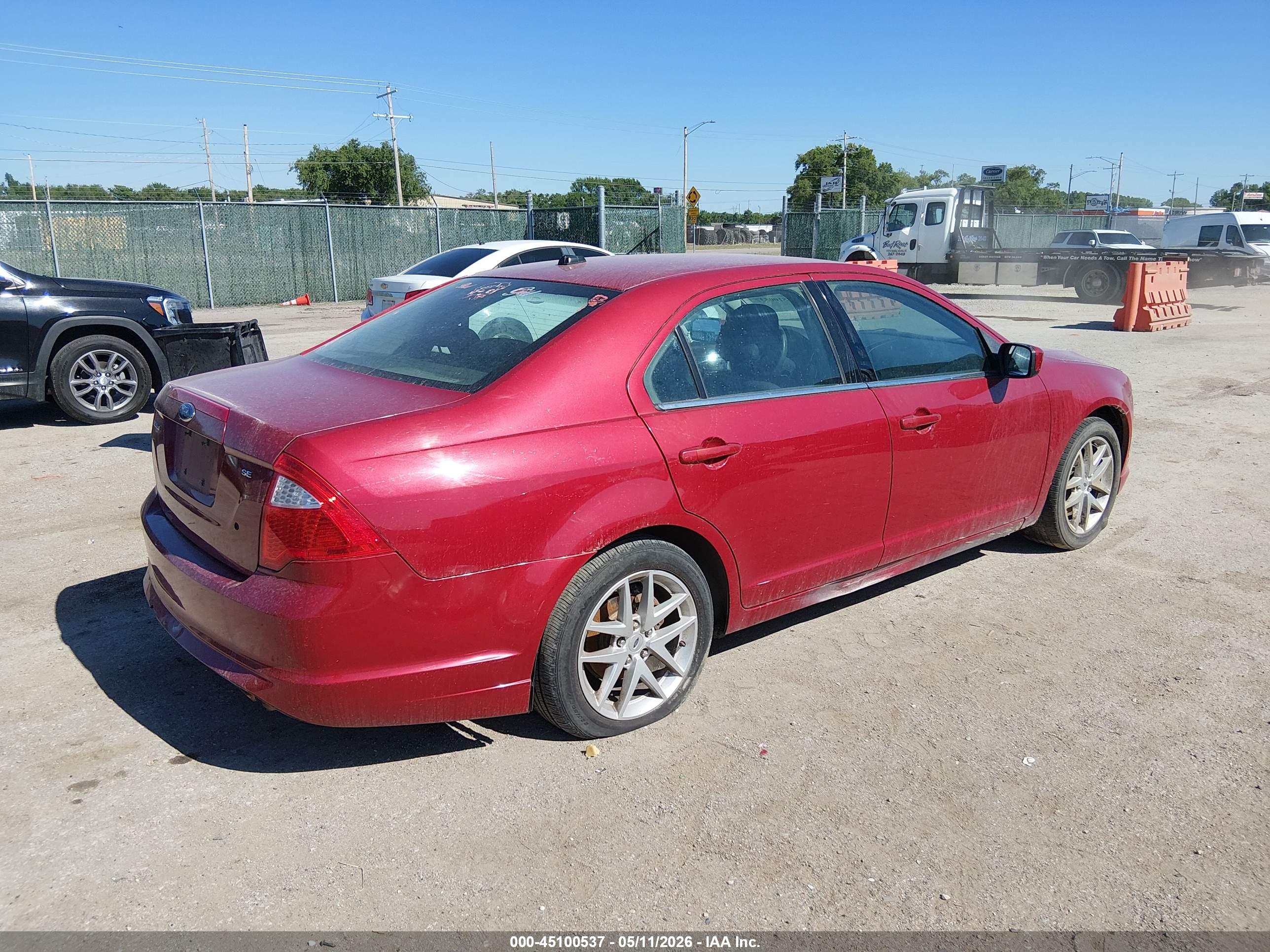 FORD FUSION image 4