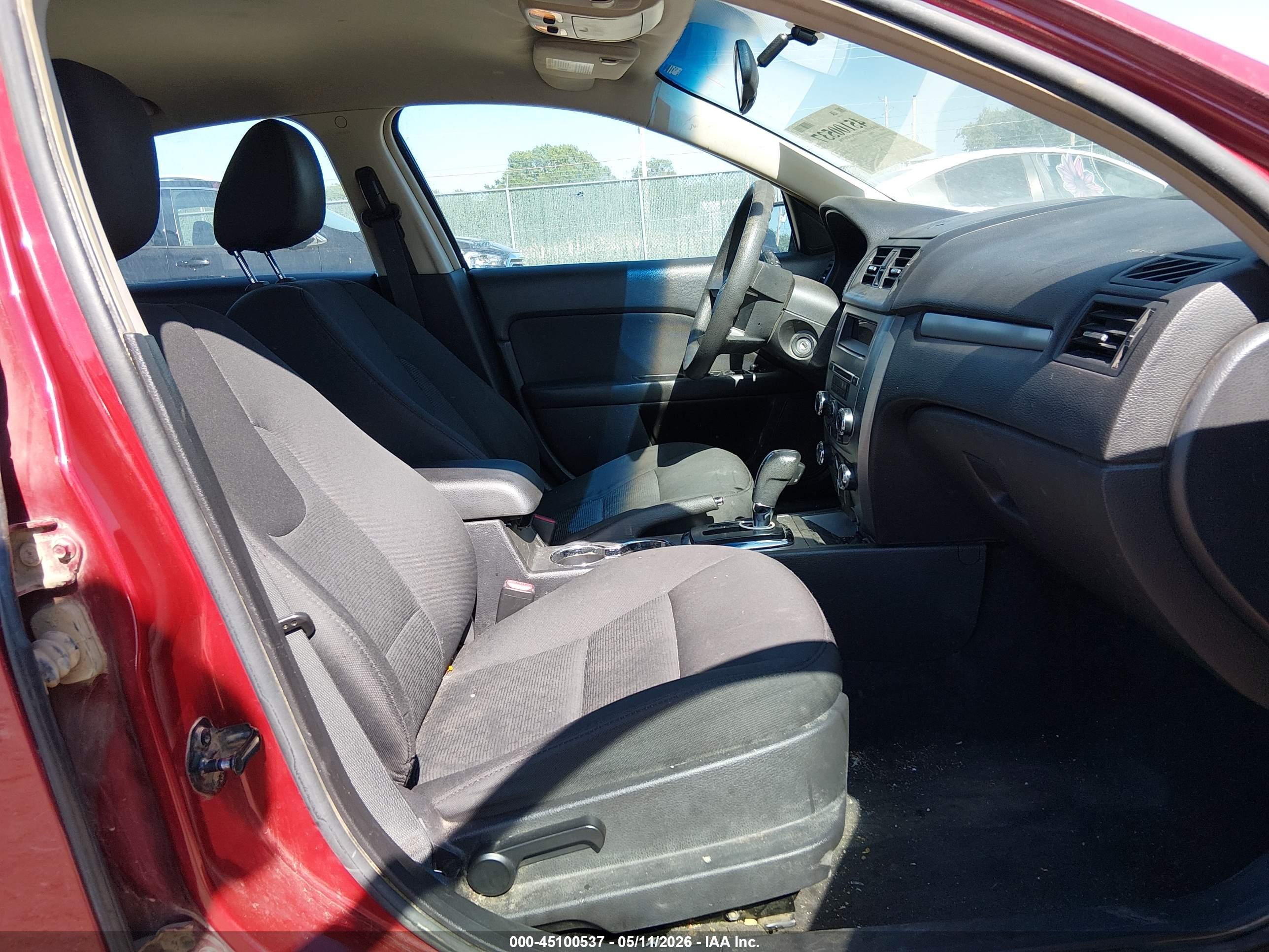 FORD FUSION image 5