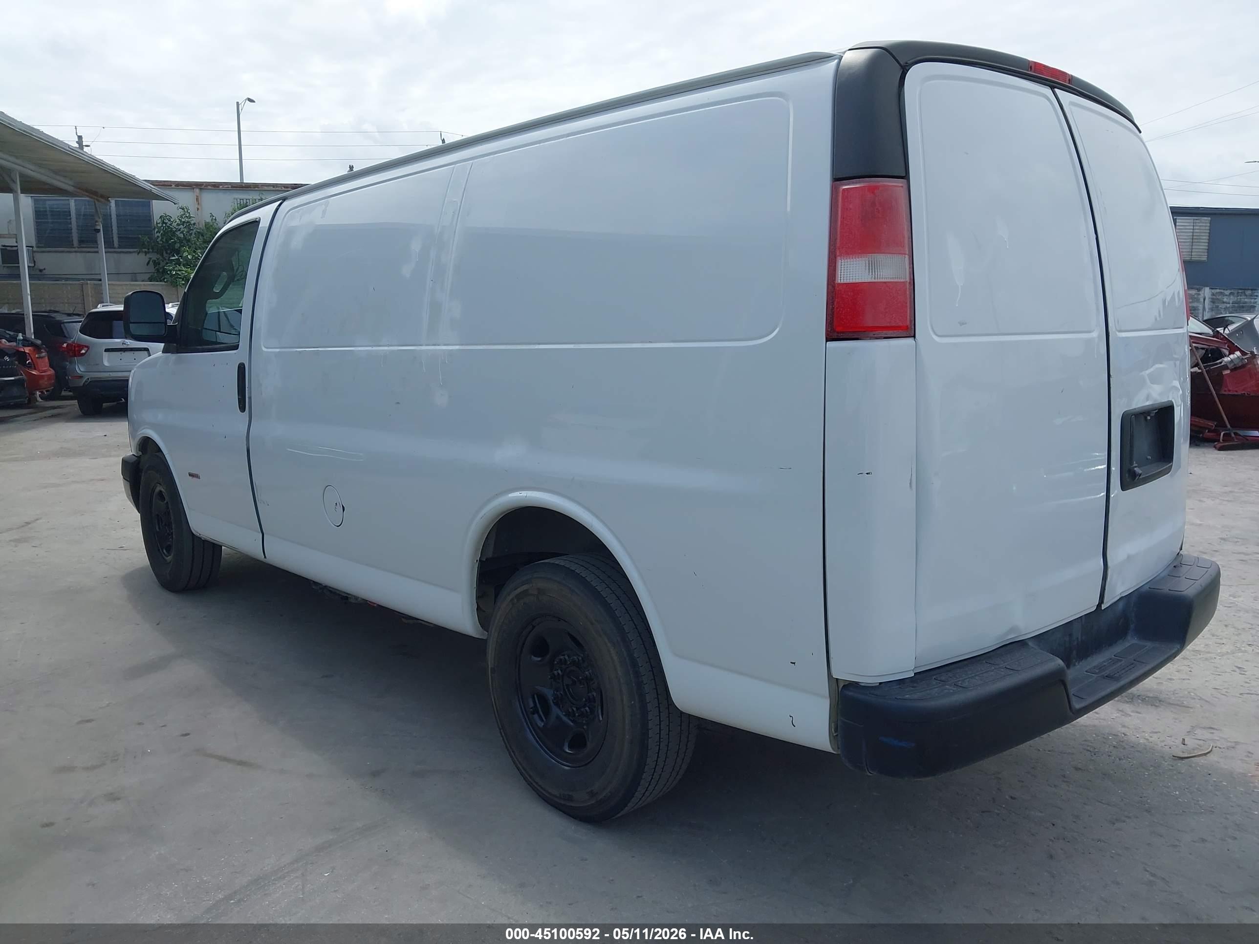 CHEVROLET EXPRESS image 3