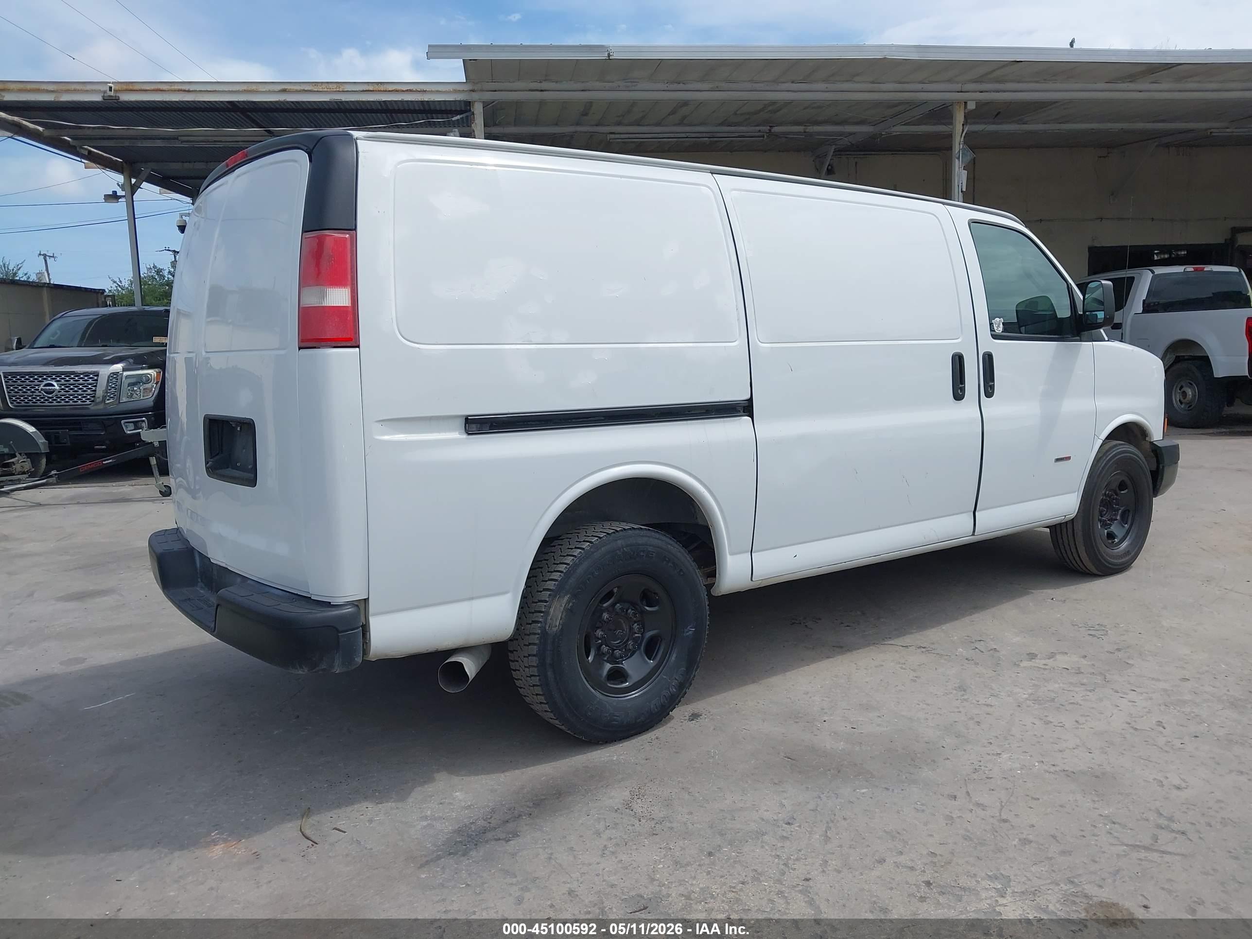 CHEVROLET EXPRESS image 4