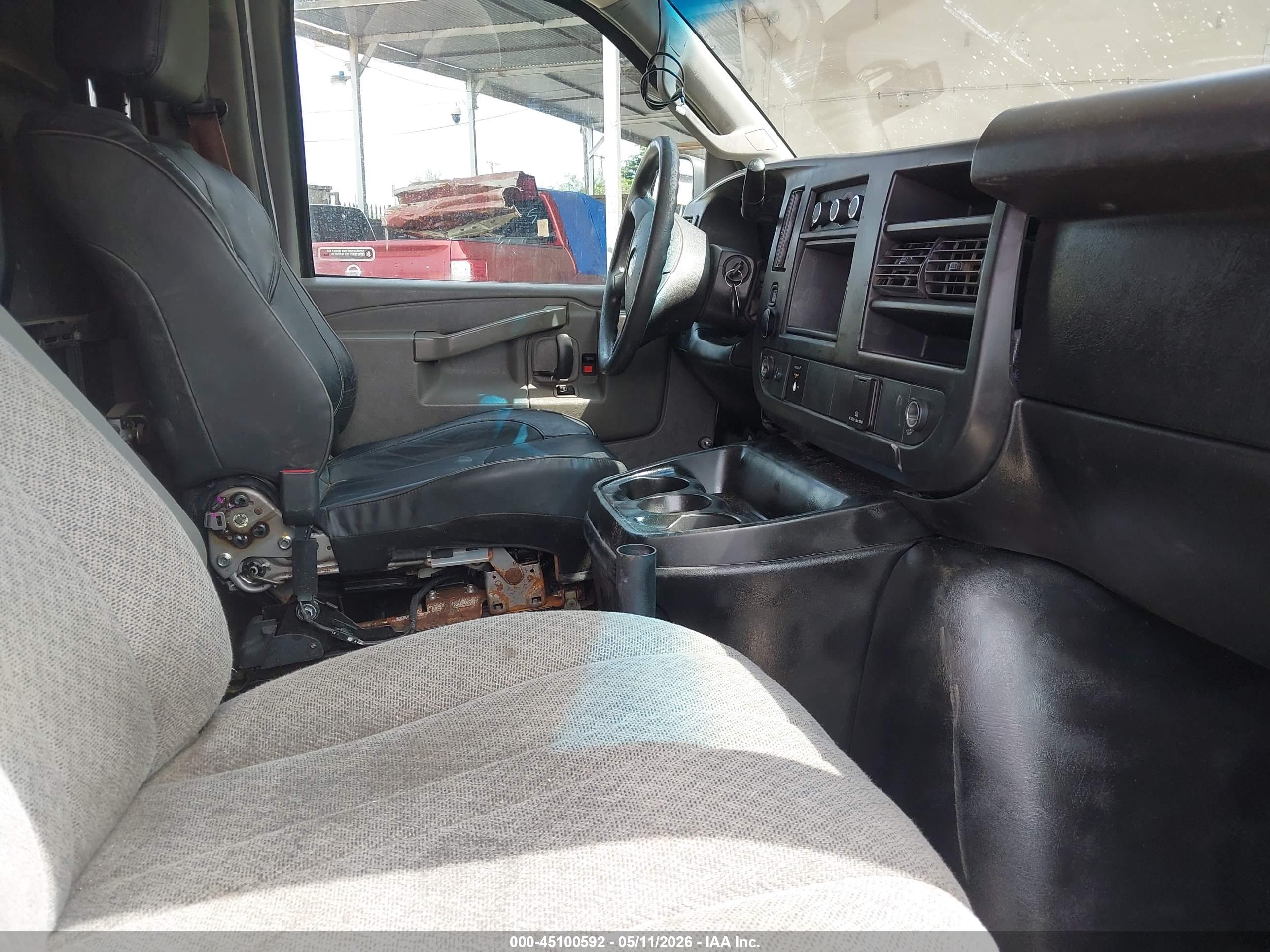 CHEVROLET EXPRESS image 5
