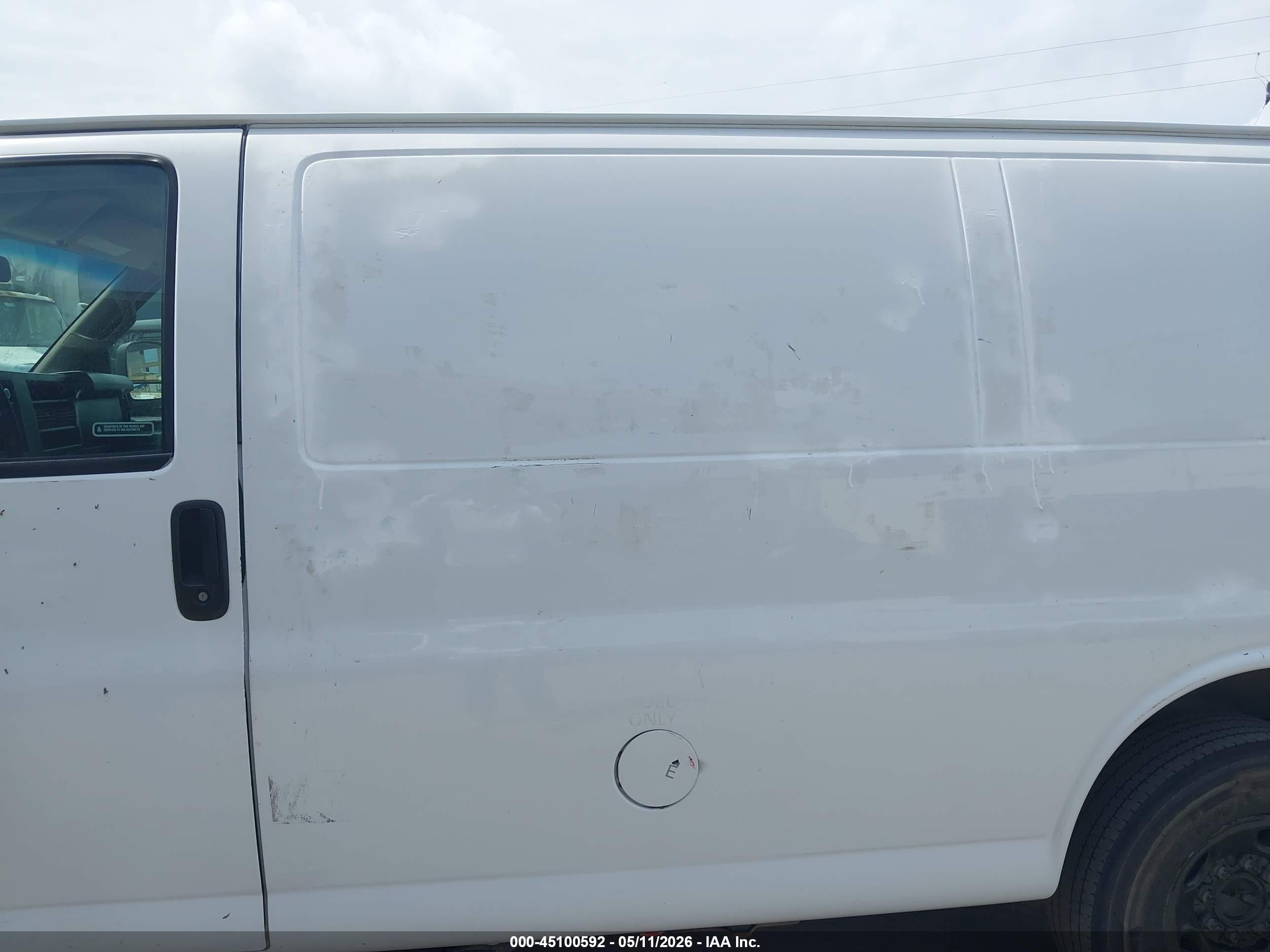 CHEVROLET EXPRESS image 6