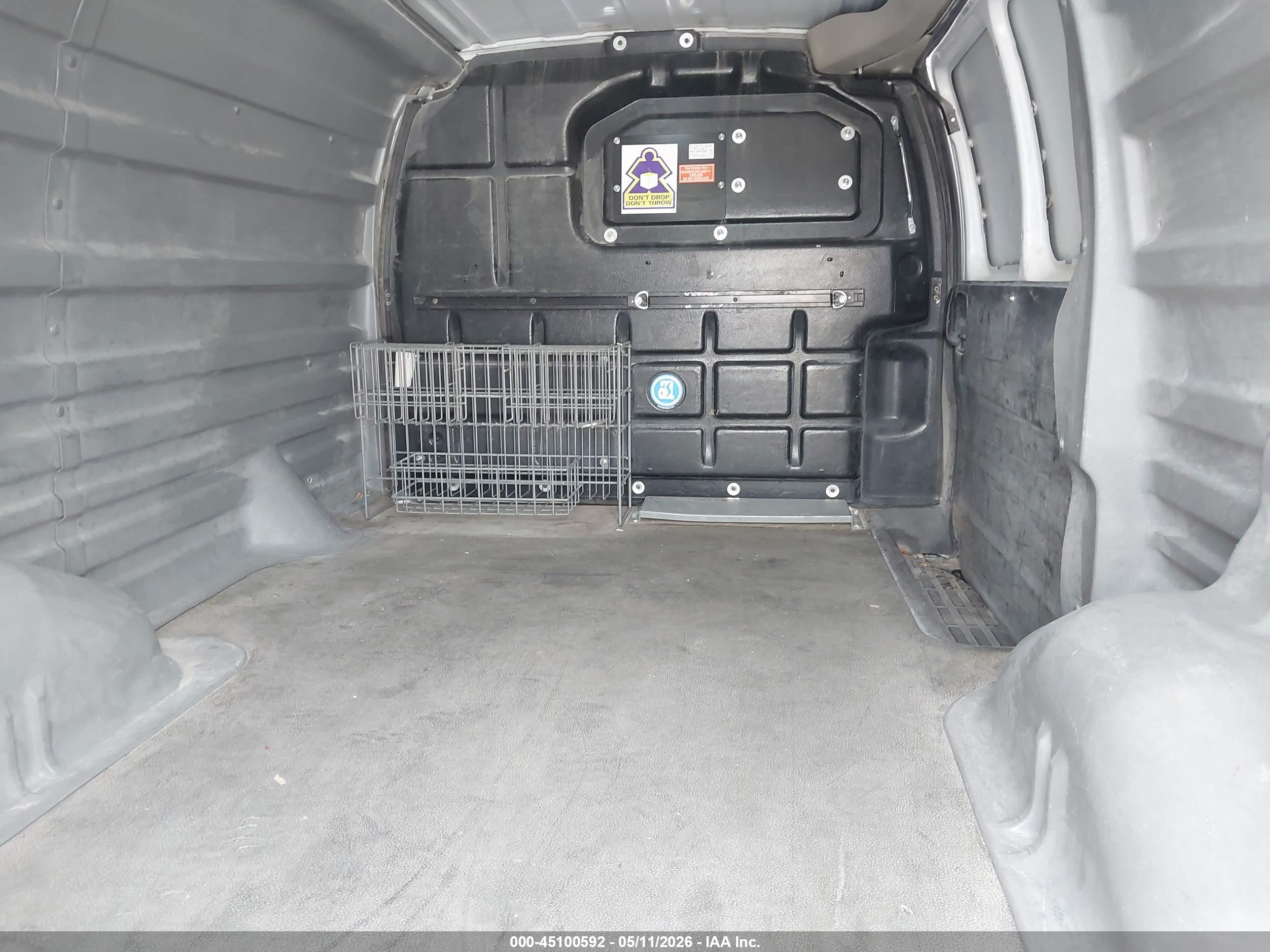 CHEVROLET EXPRESS image 8