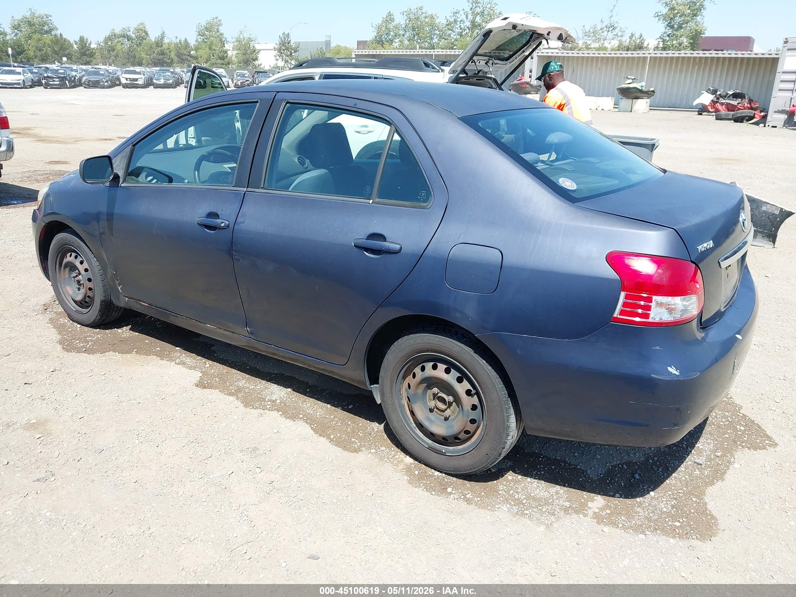 TOYOTA YARIS image 3