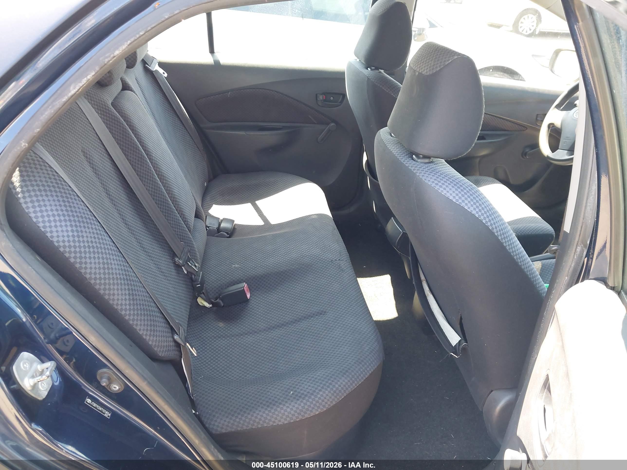 TOYOTA YARIS image 8