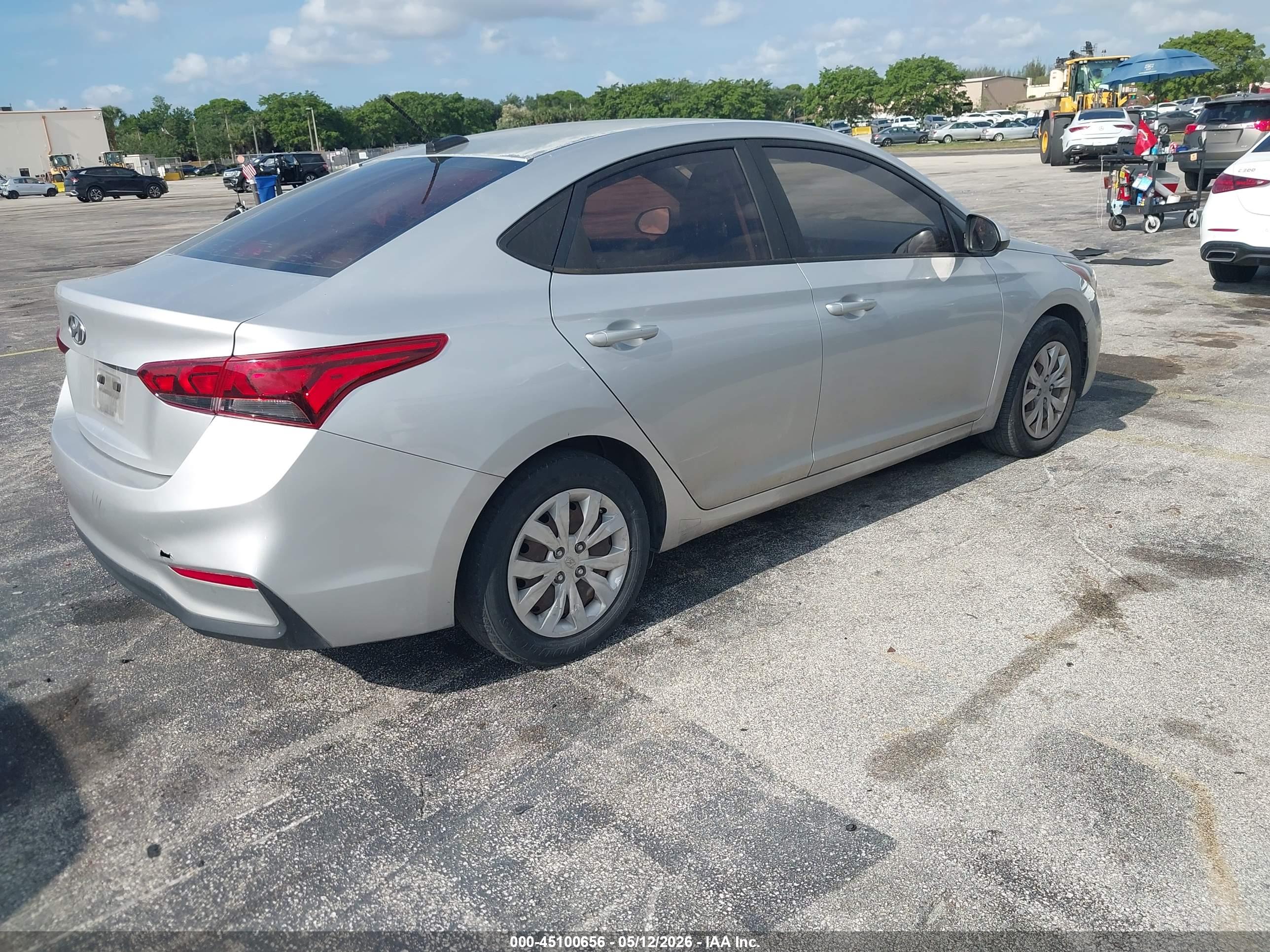 HYUNDAI ACCENT image 4