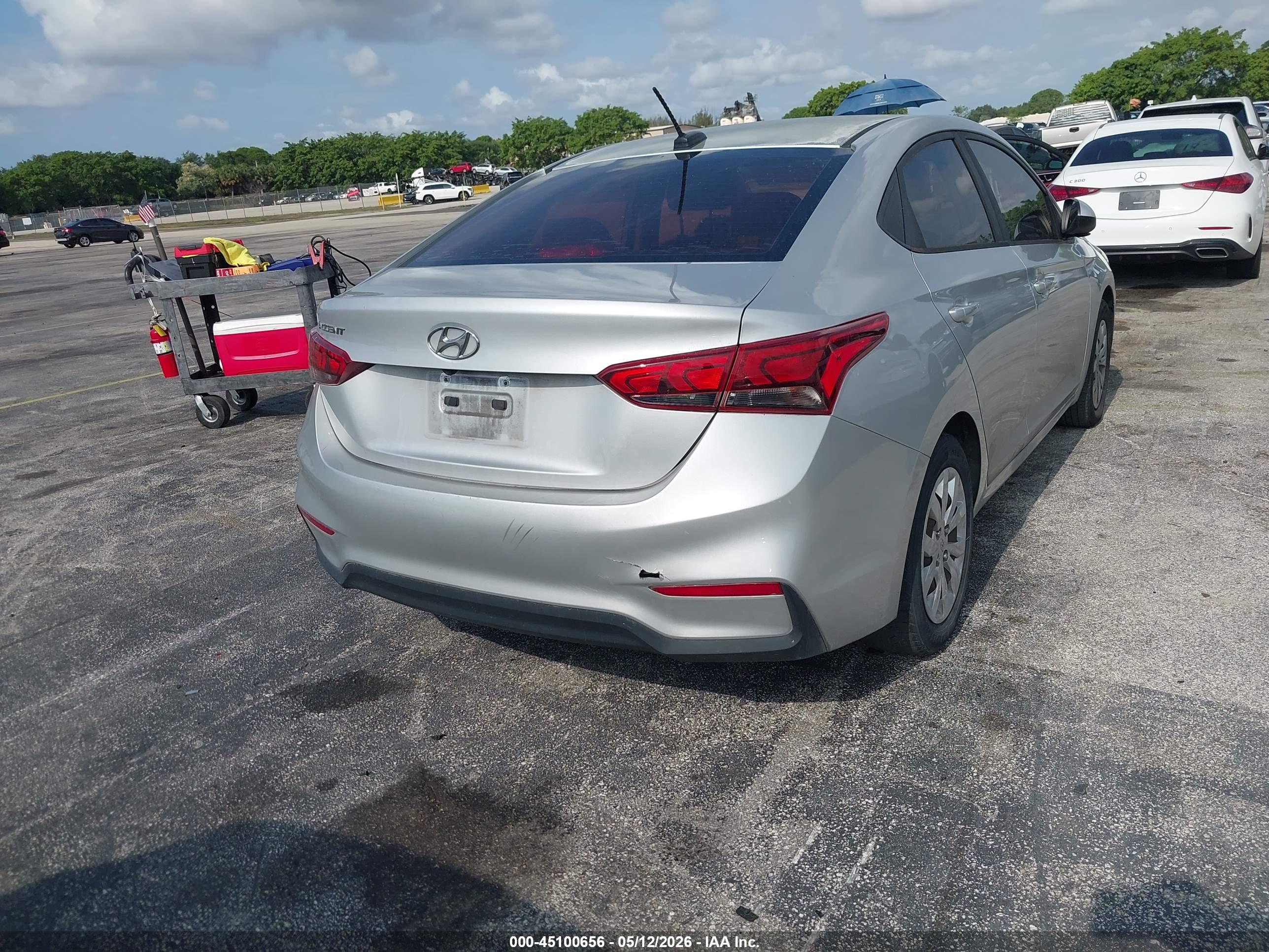 HYUNDAI ACCENT image 6