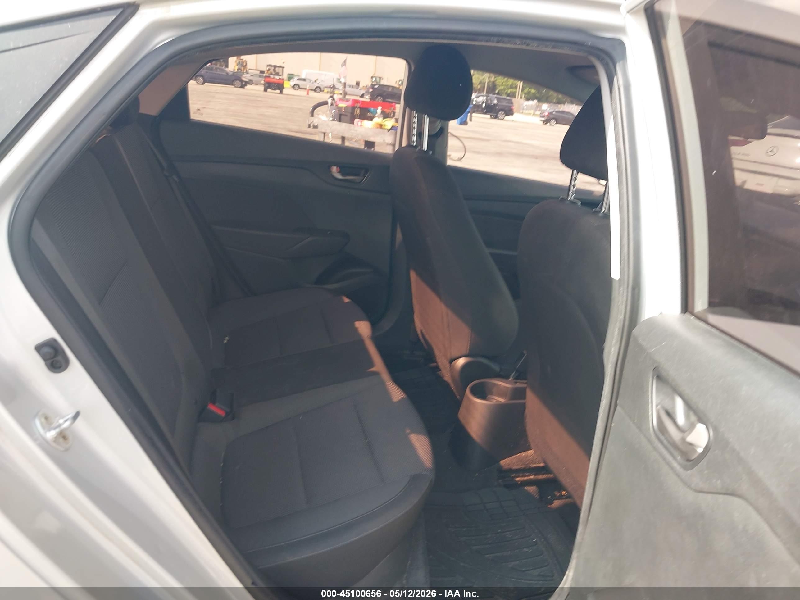 HYUNDAI ACCENT image 8