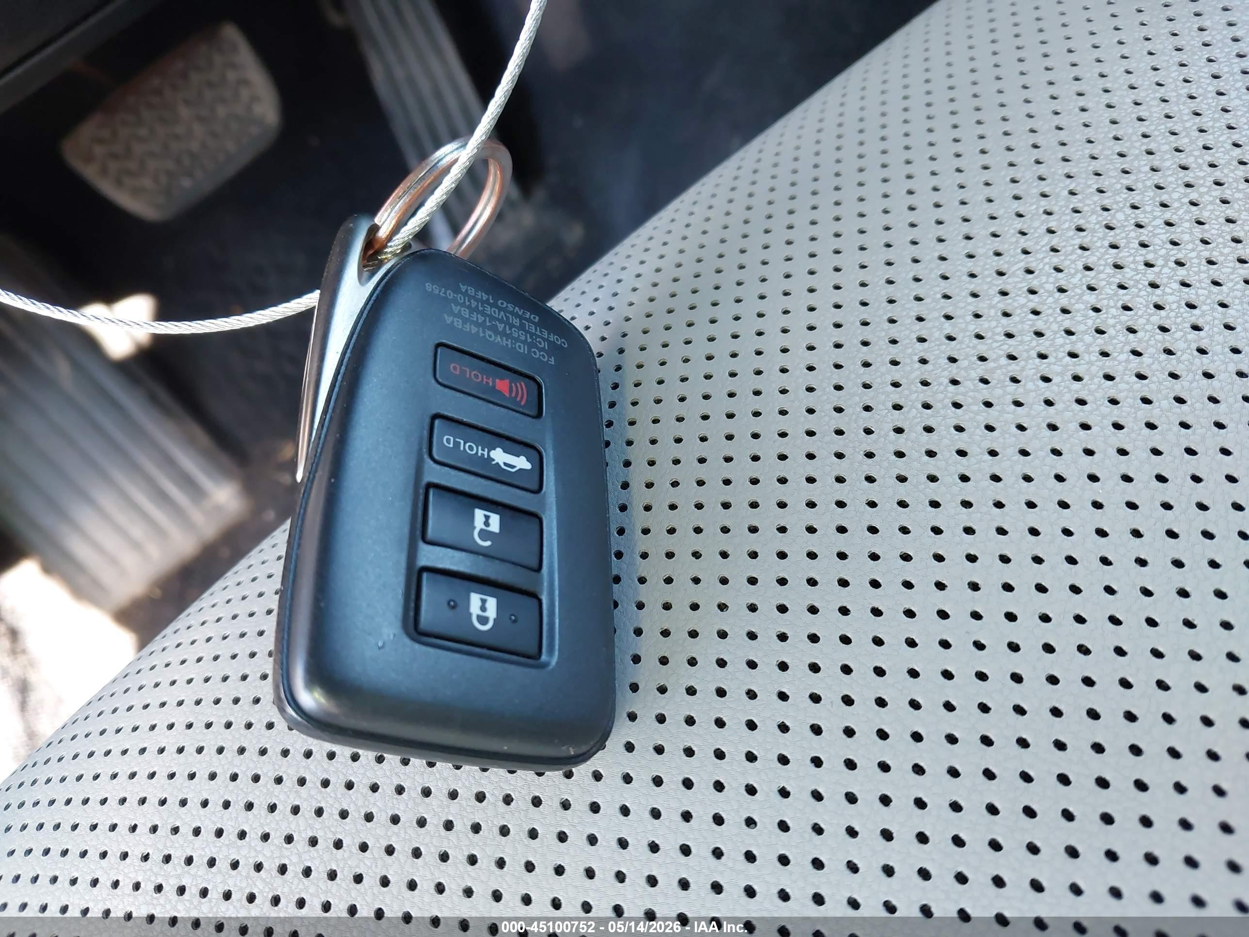 LEXUS IS image 11