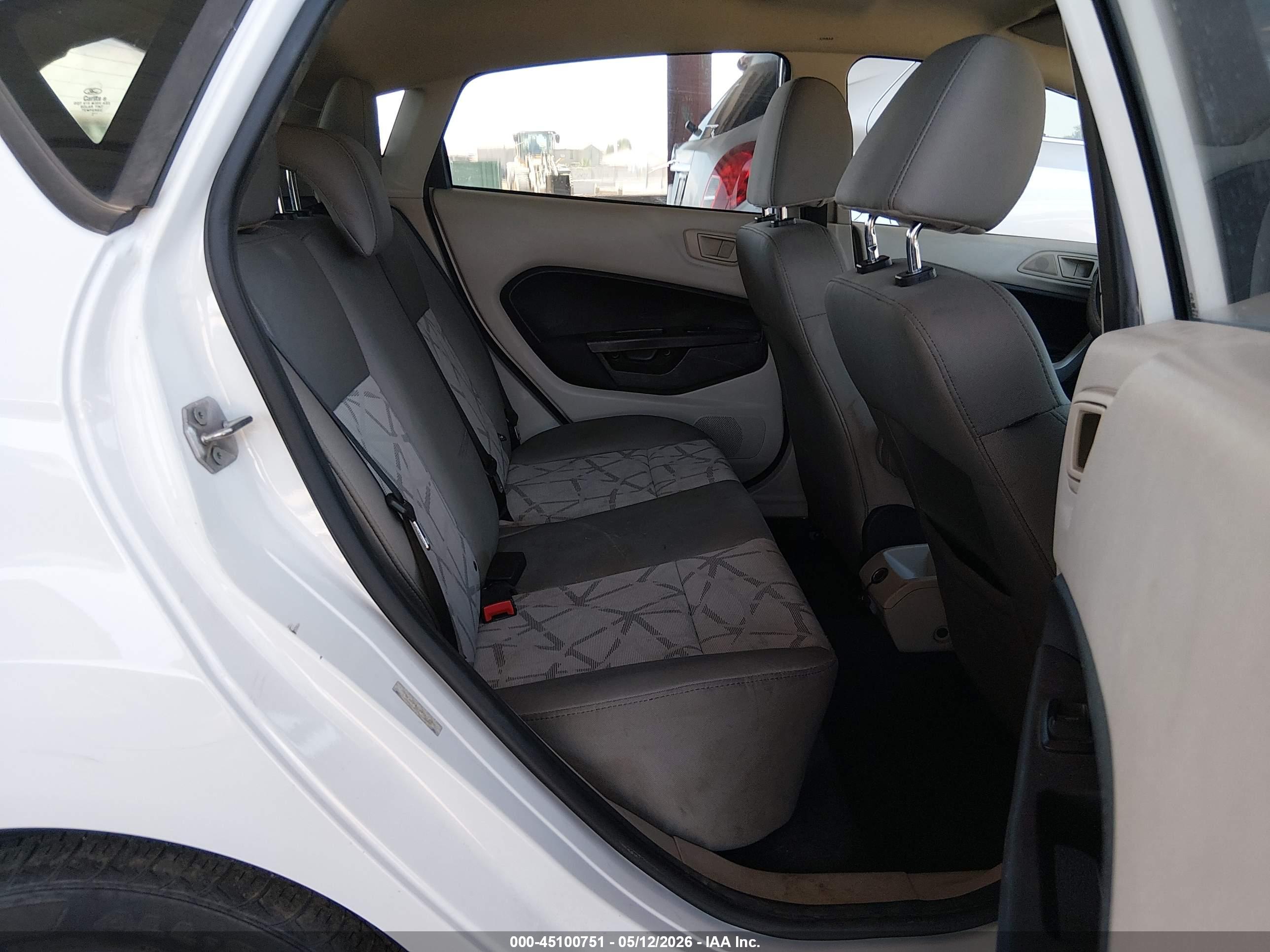 FORD FIESTA image 8