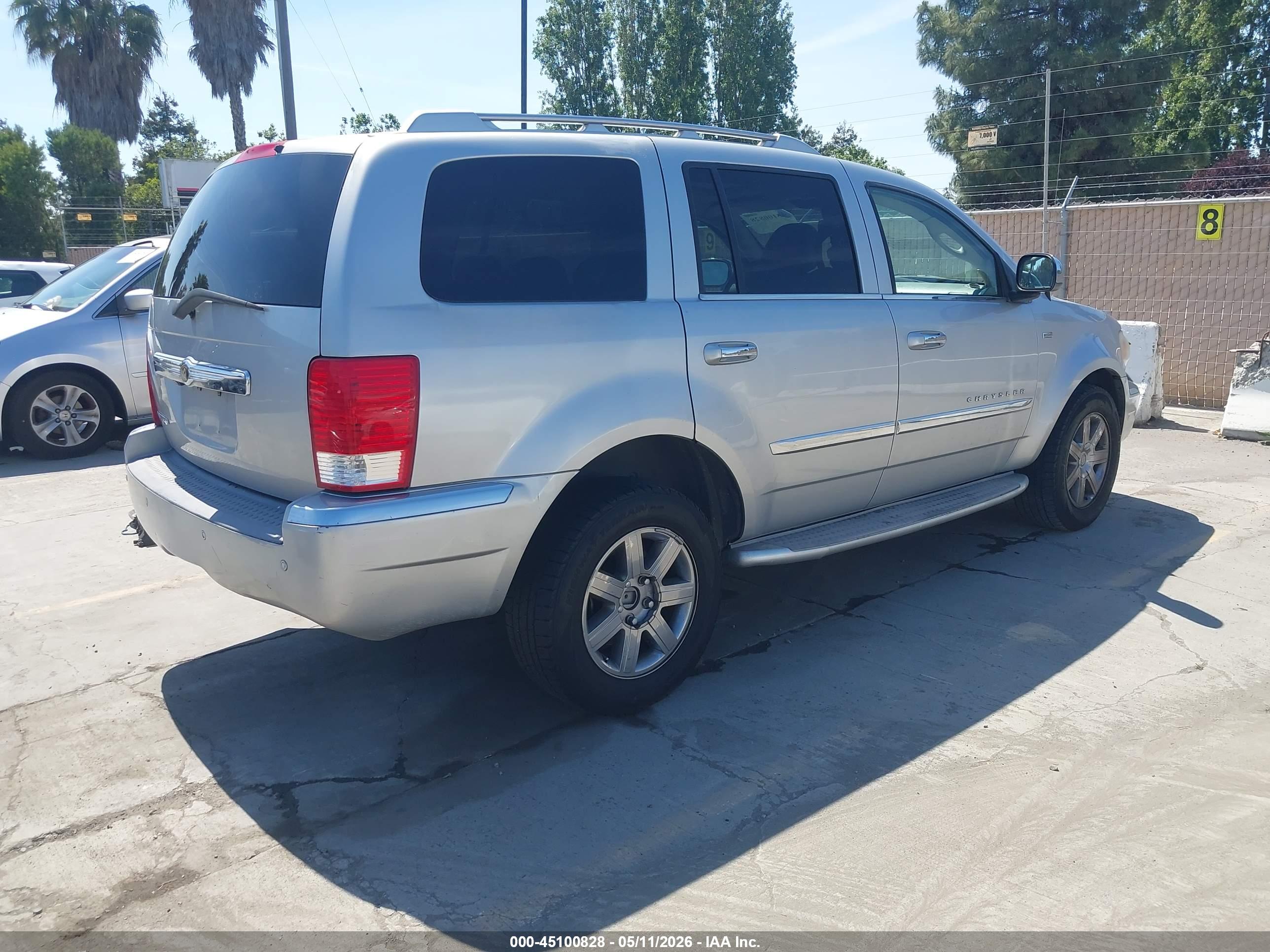 CHRYSLER ASPEN image 4