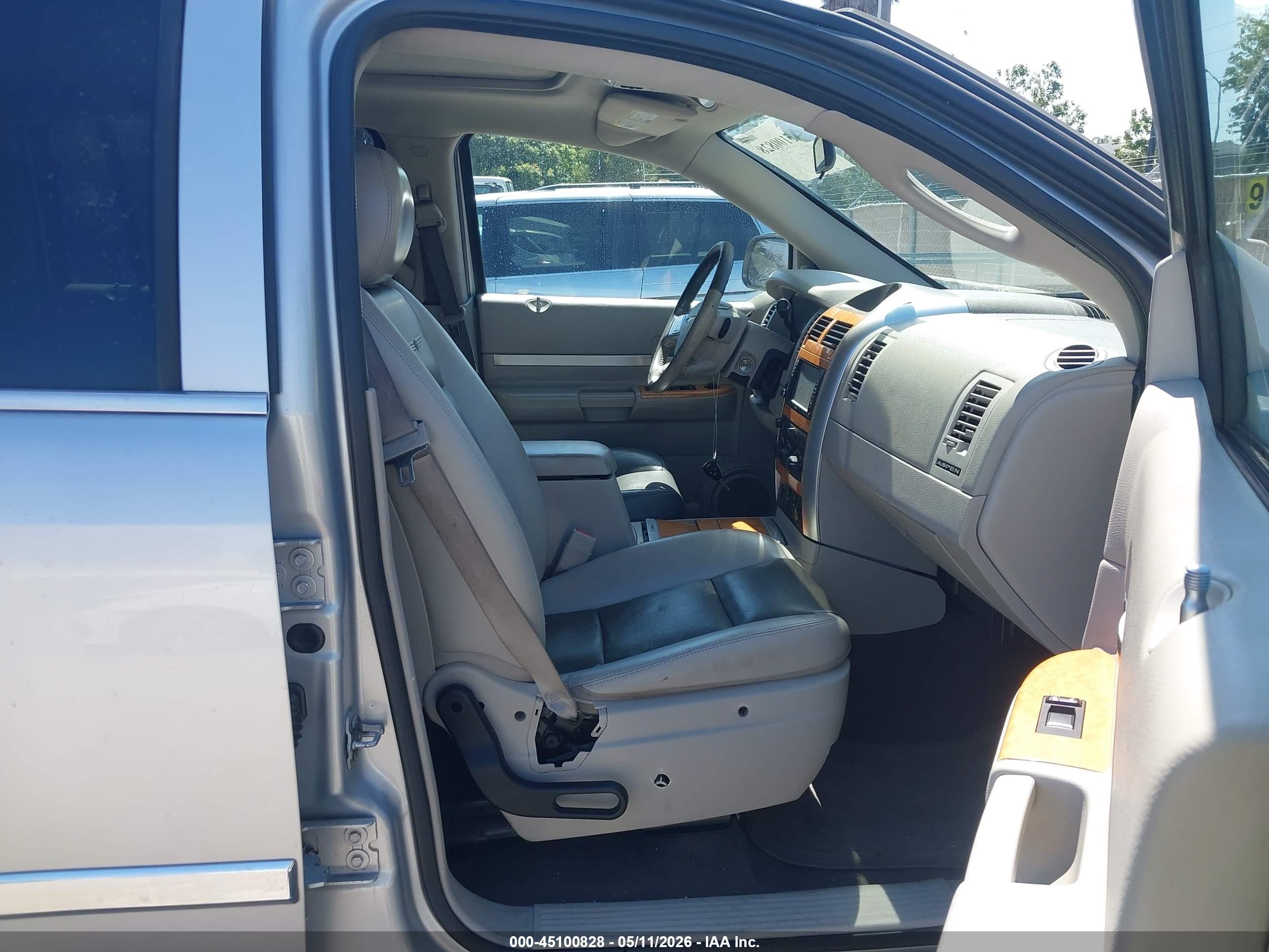 CHRYSLER ASPEN image 5
