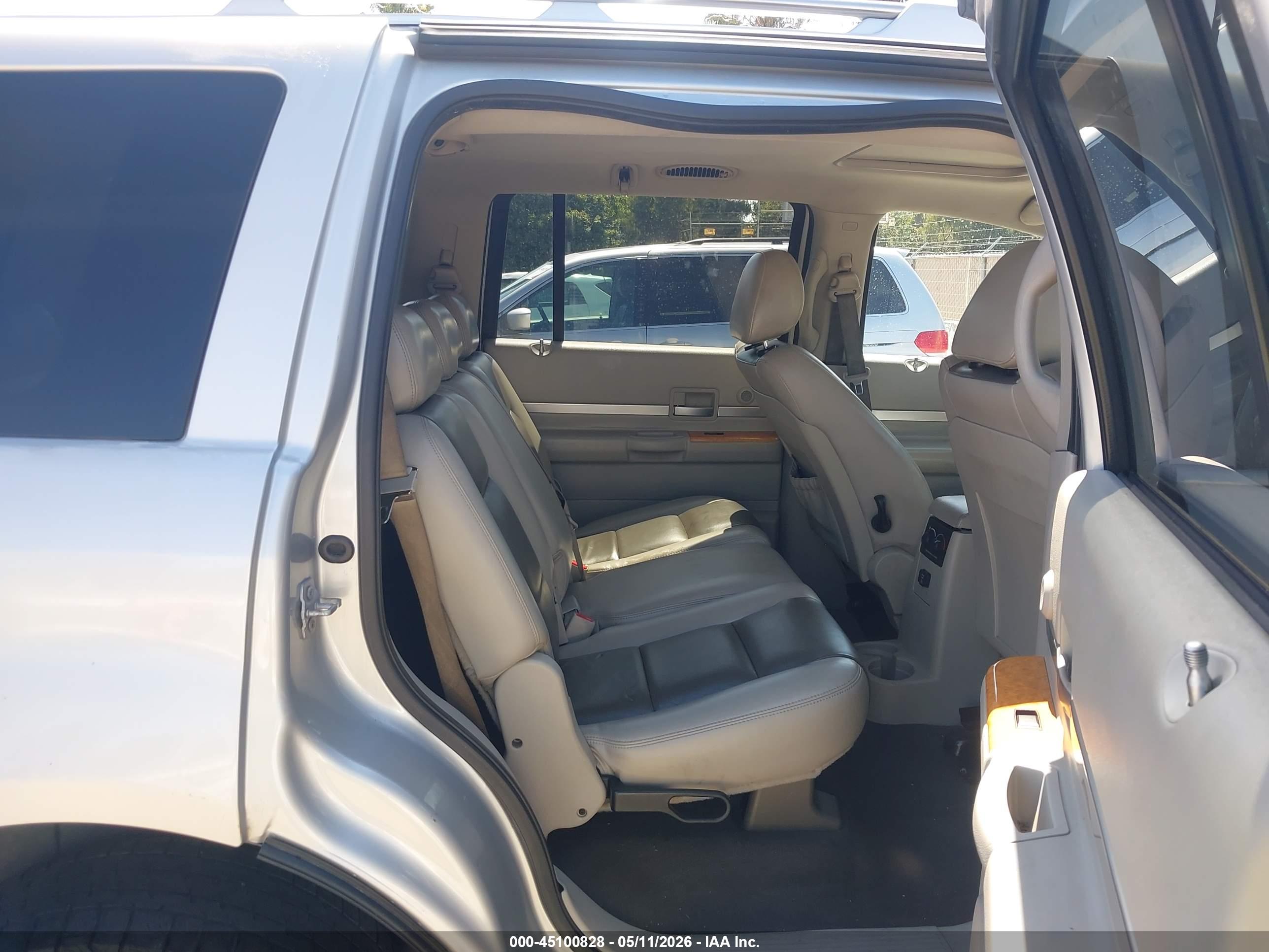 CHRYSLER ASPEN image 8