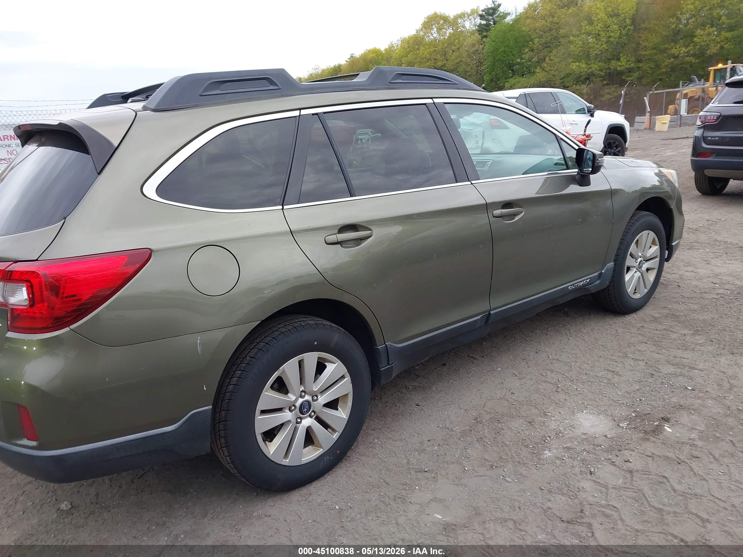 SUBARU OUTBACK image 4