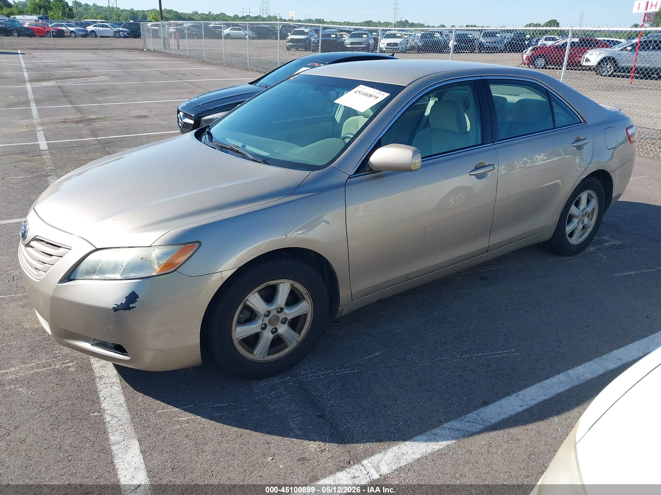 TOYOTA CAMRY image 2