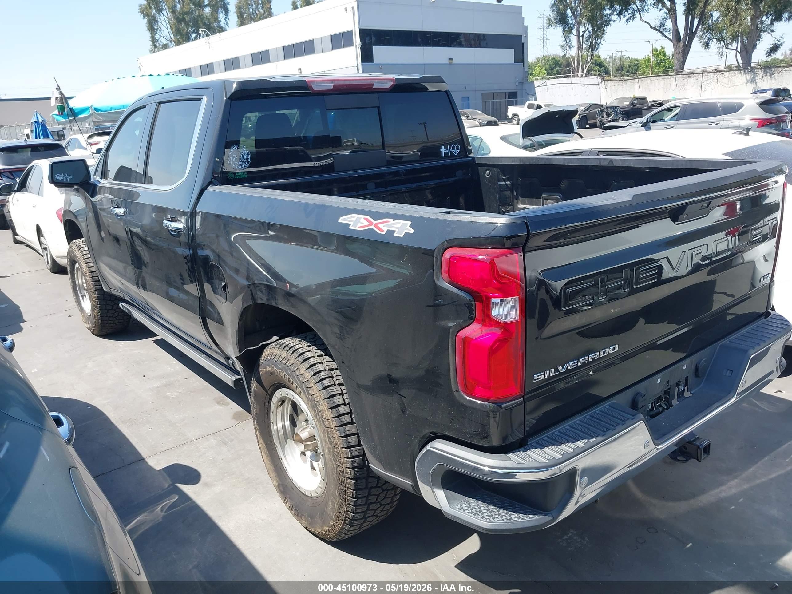 CHEVROLET SILVERADO image 3