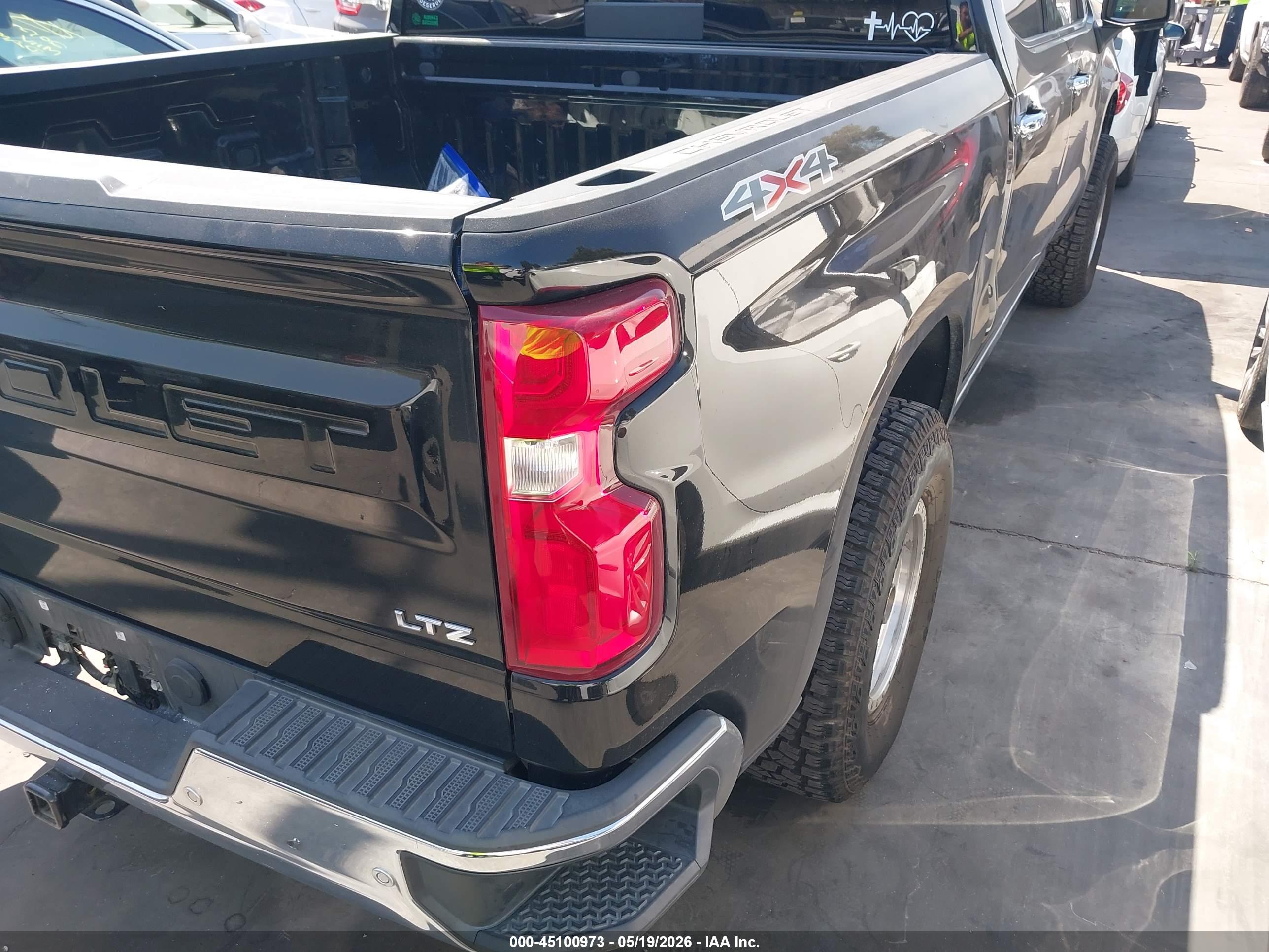 CHEVROLET SILVERADO image 4