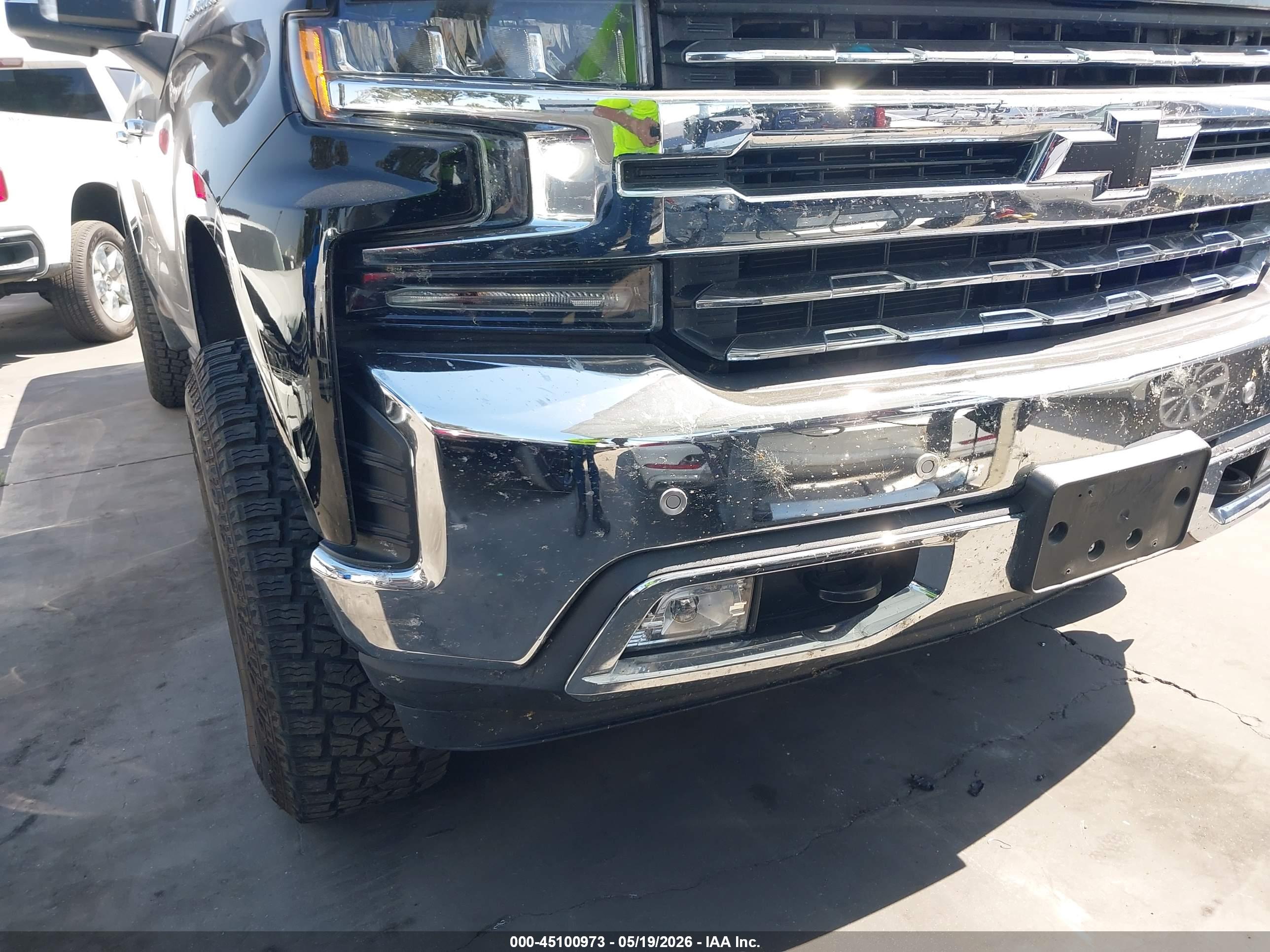 CHEVROLET SILVERADO image 6