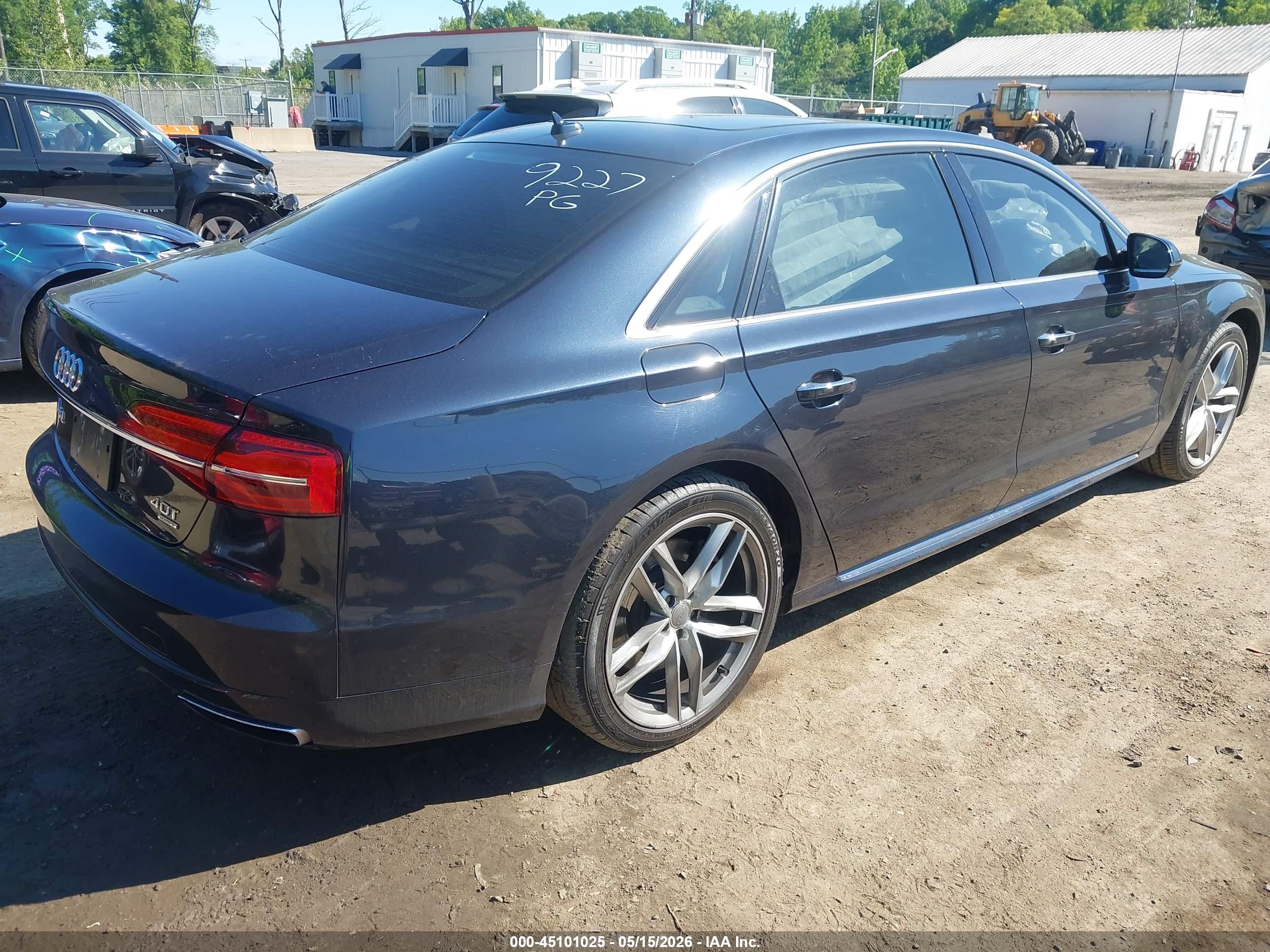 AUDI A8 image 4